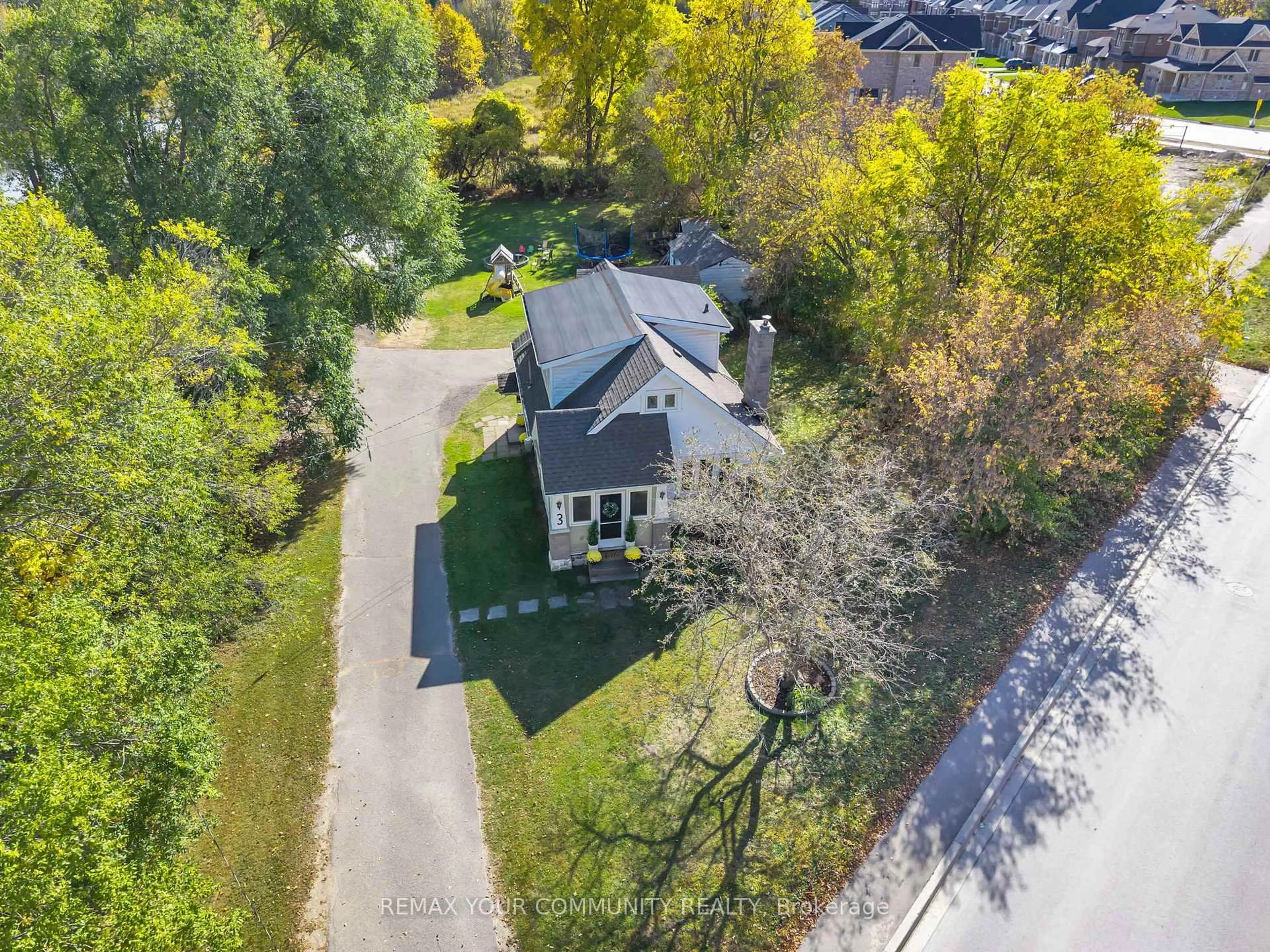 A pic from outside/outdoor area/front of a property/back of a property/a pic from drone, street for 3 Catering Rd, Georgina Ontario L0E 1R0