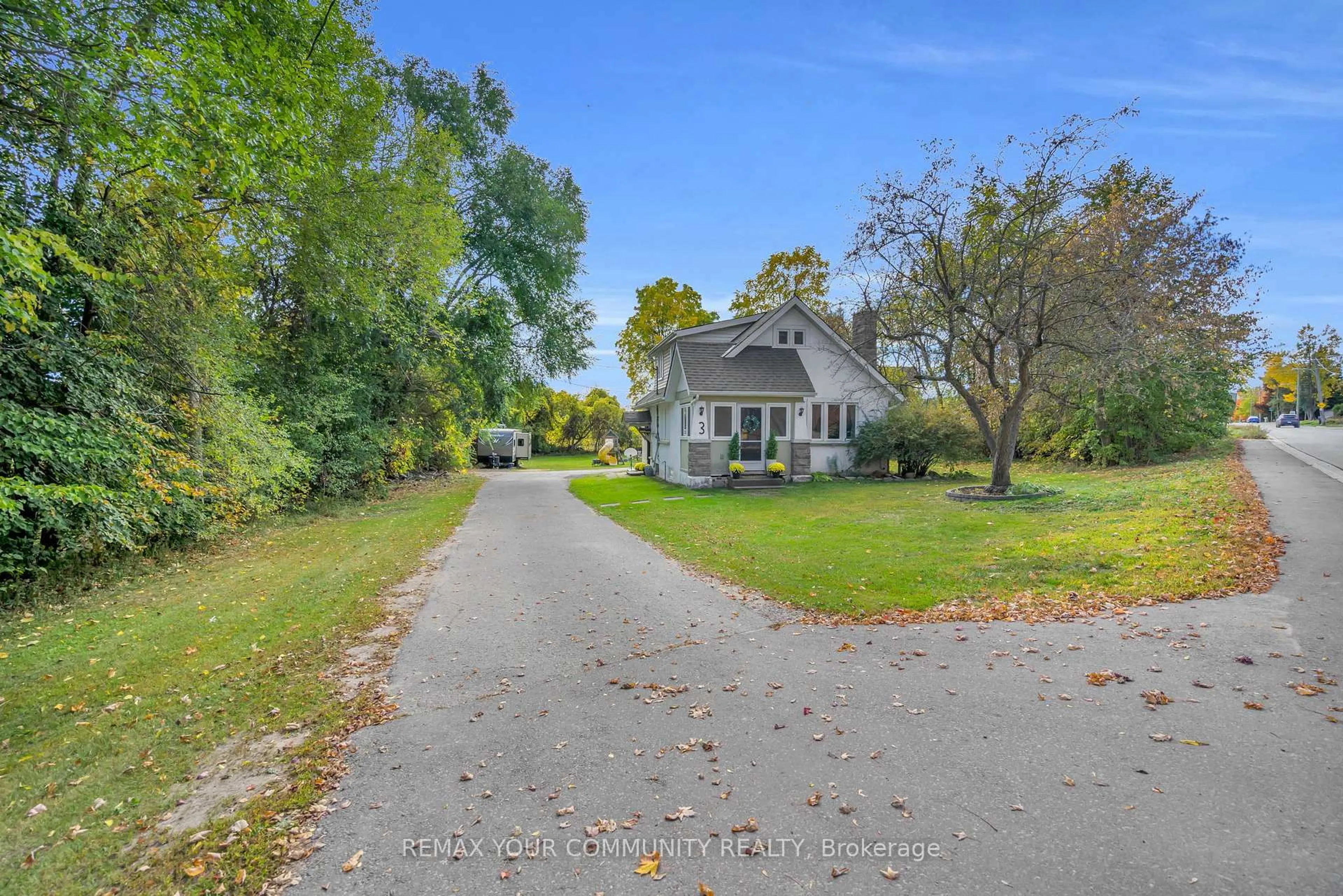 A pic from outside/outdoor area/front of a property/back of a property/a pic from drone, unknown for 3 Catering Rd, Georgina Ontario L0E 1R0
