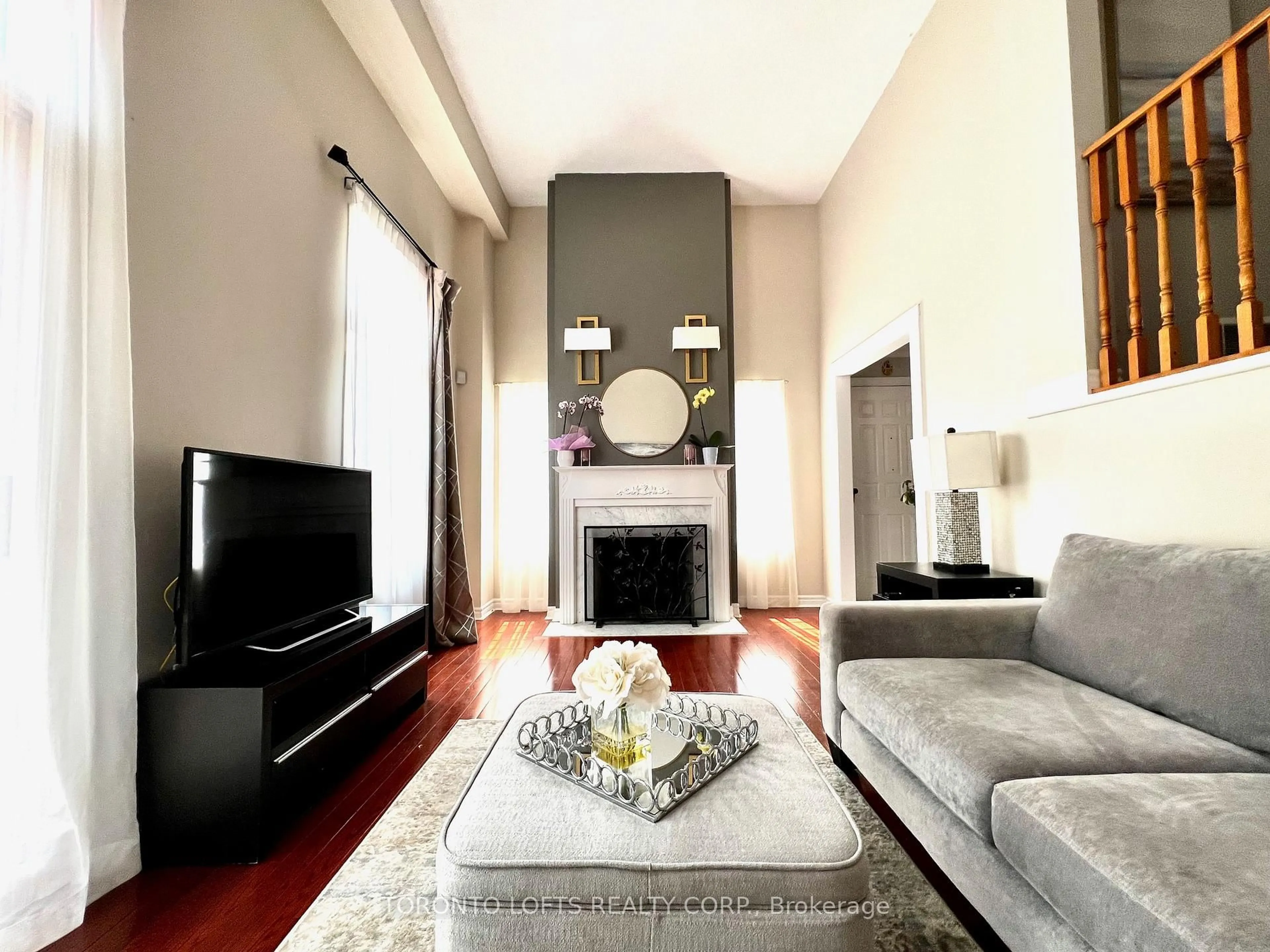 Living room with furniture, unknown for 95 Weldrick Rd #74, Richmond Hill Ontario L4C 0H6