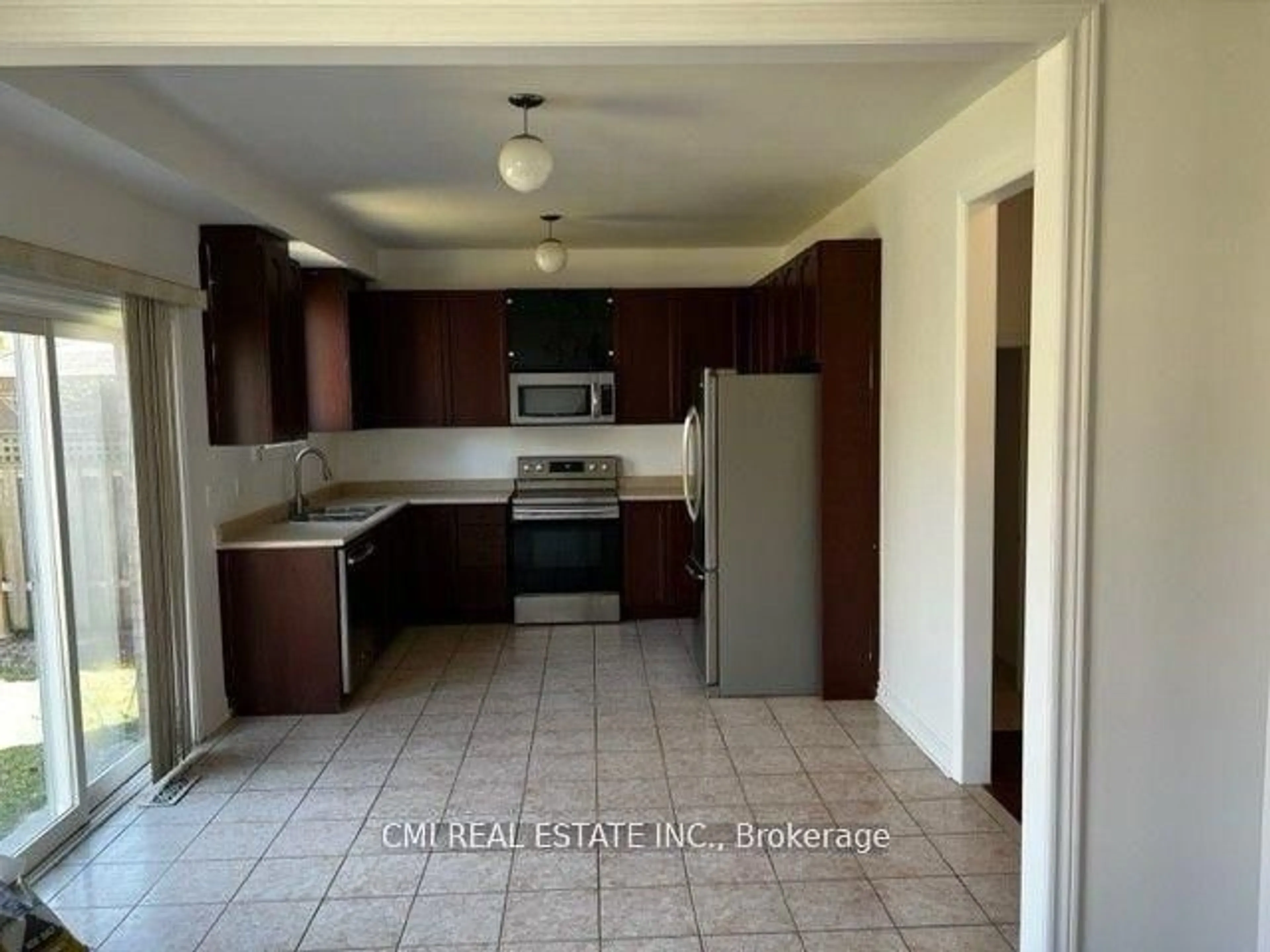 Standard kitchen, ceramic/tile floor for 85 Watkins Glen Cres, Aurora Ontario L4G 7P4