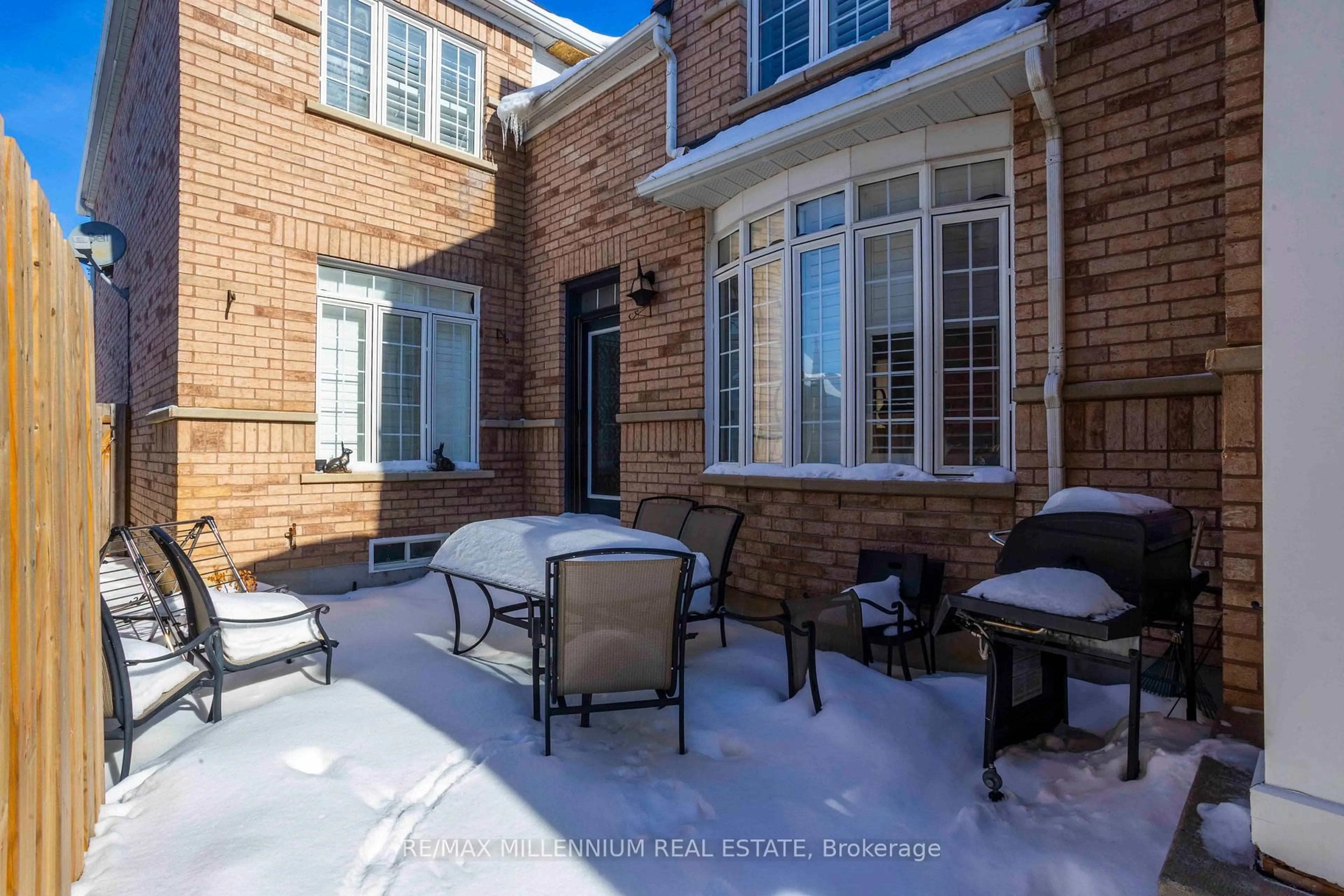 Patio, street for 116 Emery Hill Blvd, Markham Ontario L6S 2S6