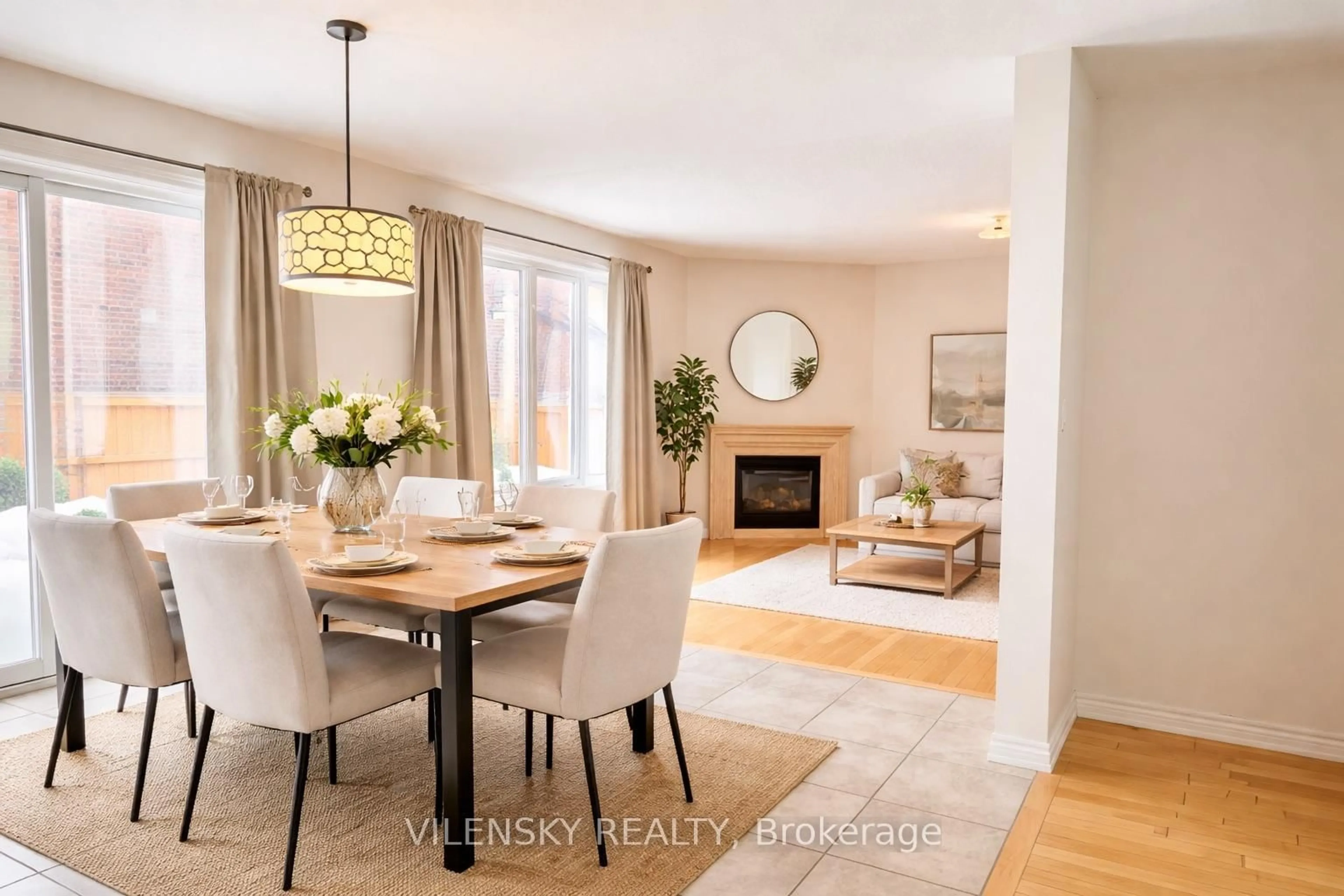 Dining room, wood/laminate floor for 47 Township Ave, Richmond Hill Ontario L4E 0J8