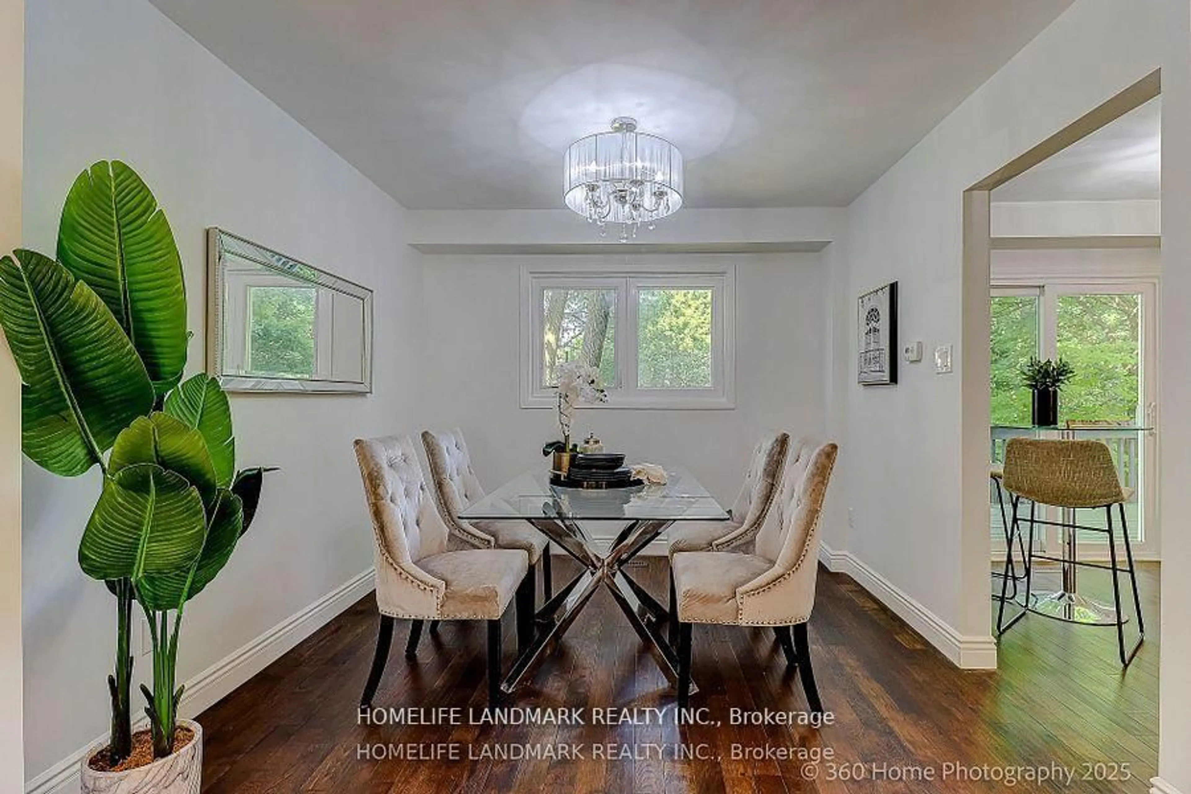 Dining room, wood/laminate floor for 30 Misty Moor Dr, Richmond Hill Ontario L4C 6R1