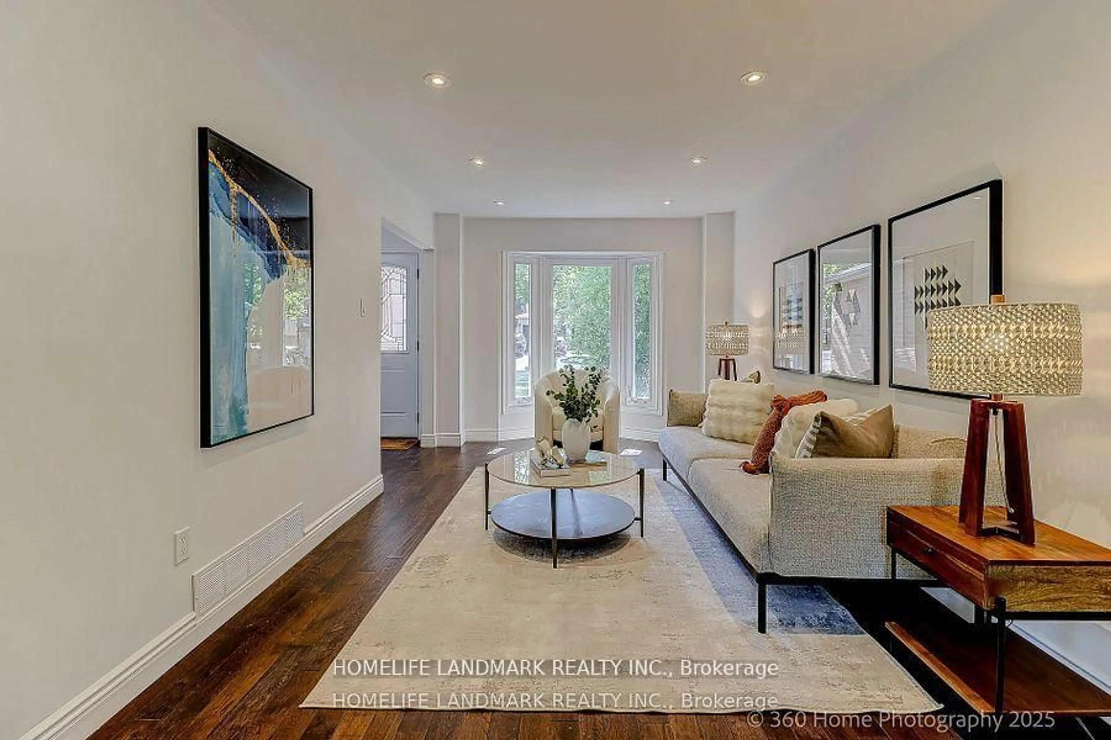 Living room with furniture, unknown for 30 Misty Moor Dr, Richmond Hill Ontario L4C 6R1