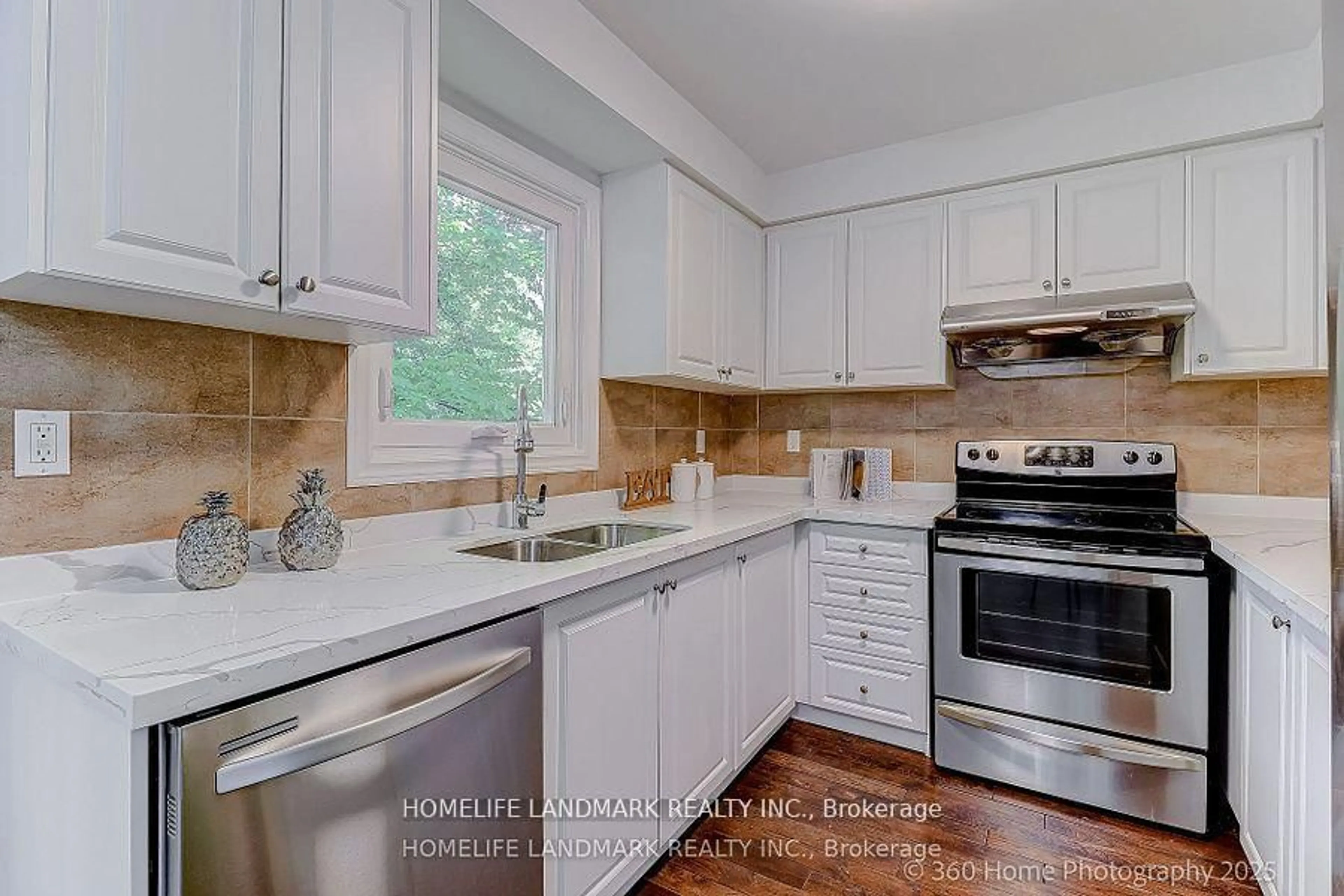 Open concept kitchen, ceramic/tile floor for 30 Misty Moor Dr, Richmond Hill Ontario L4C 6R1