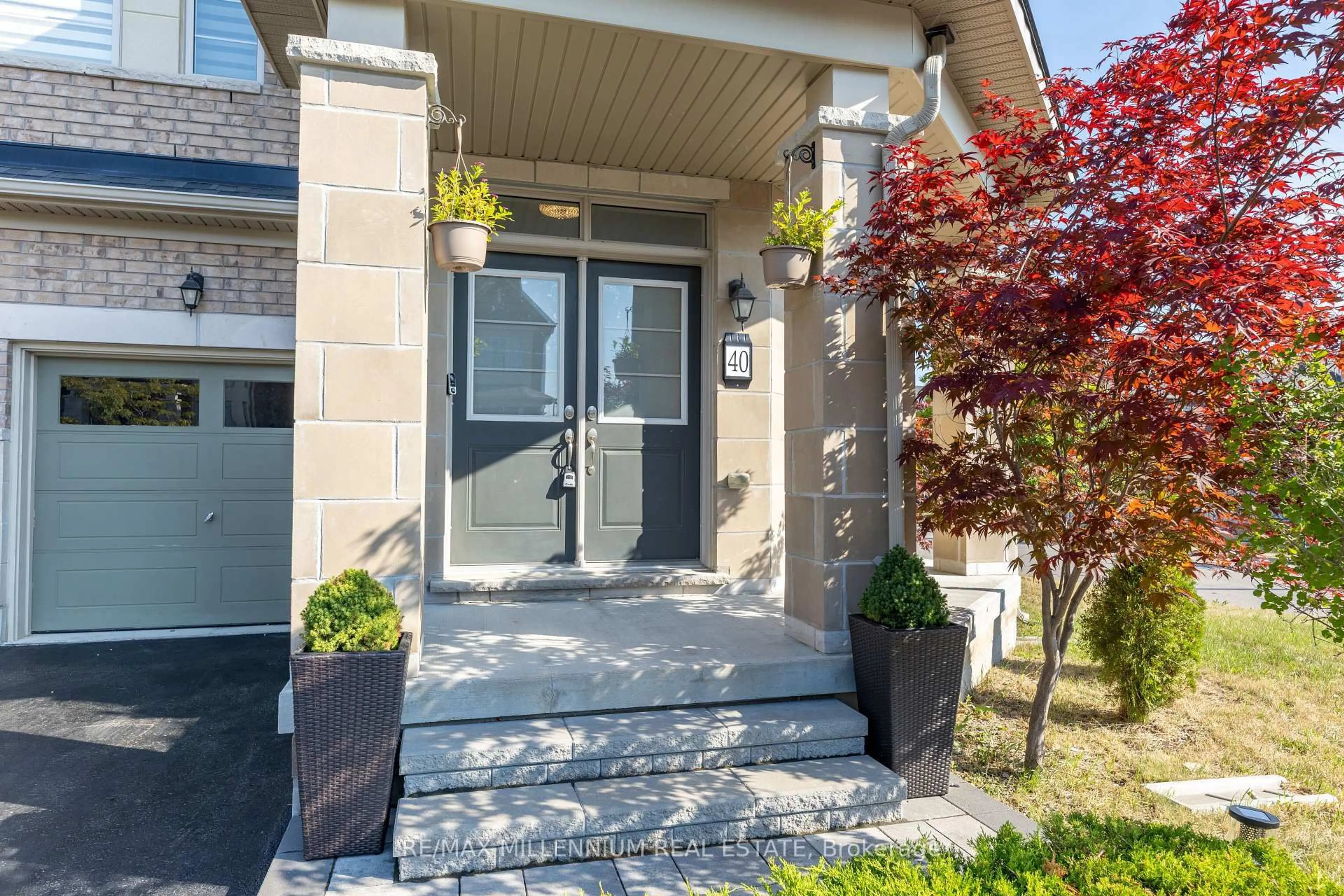 Indoor entryway for 40 Frederick Pearson St, East Gwillimbury Ontario L9N 0R8