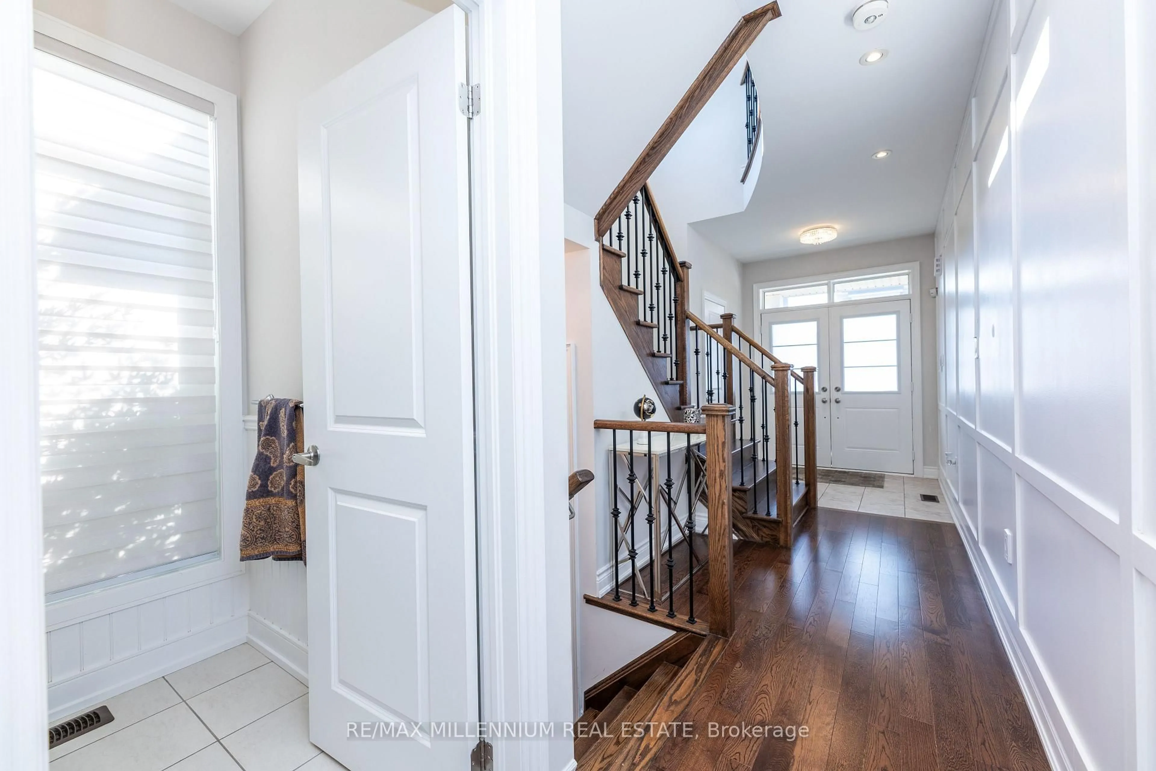 Indoor entryway for 40 Frederick Pearson St, East Gwillimbury Ontario L9N 0R8