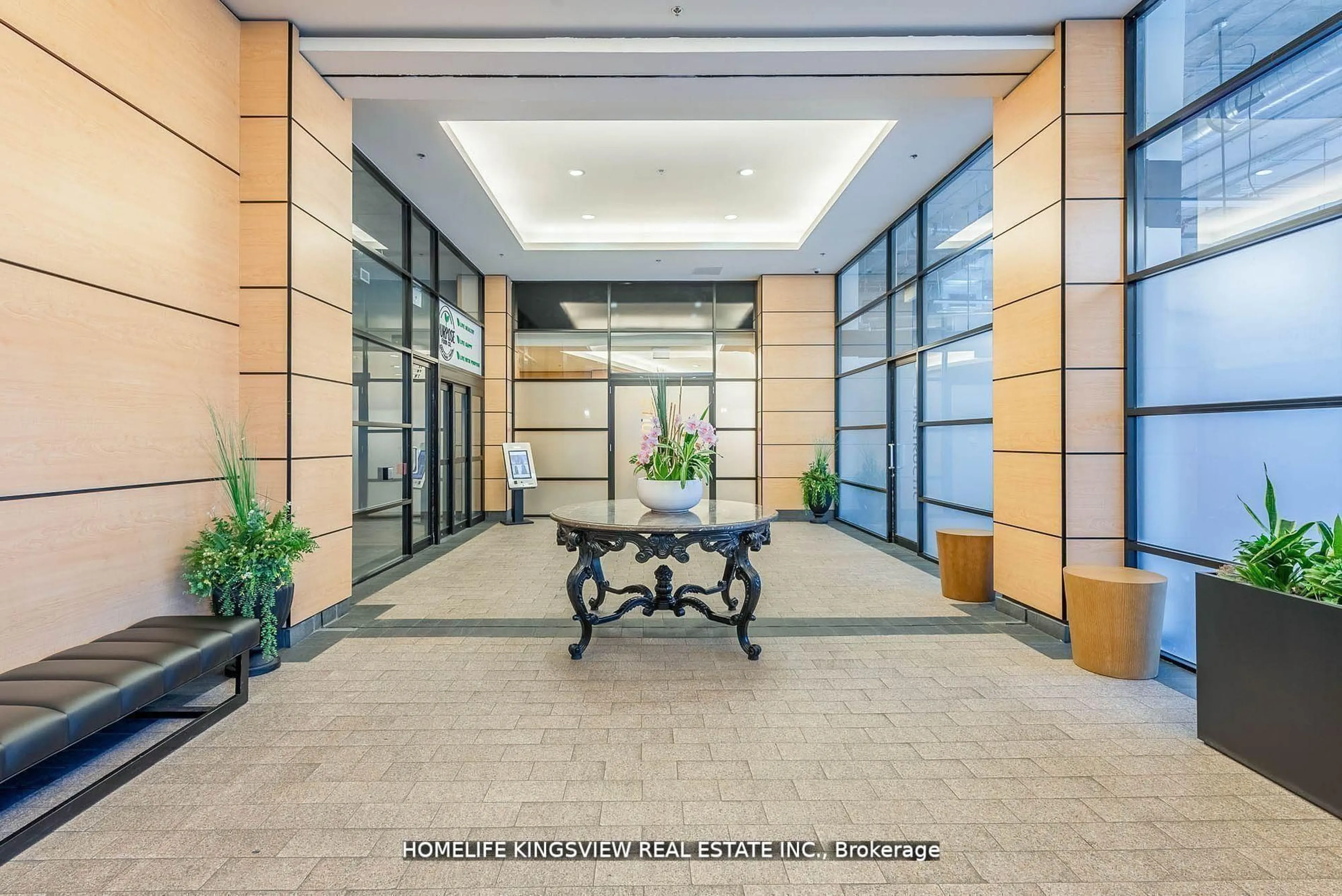 Indoor foyer for 2910 Highway 7 #808, Vaughan Ontario L4K 0H8