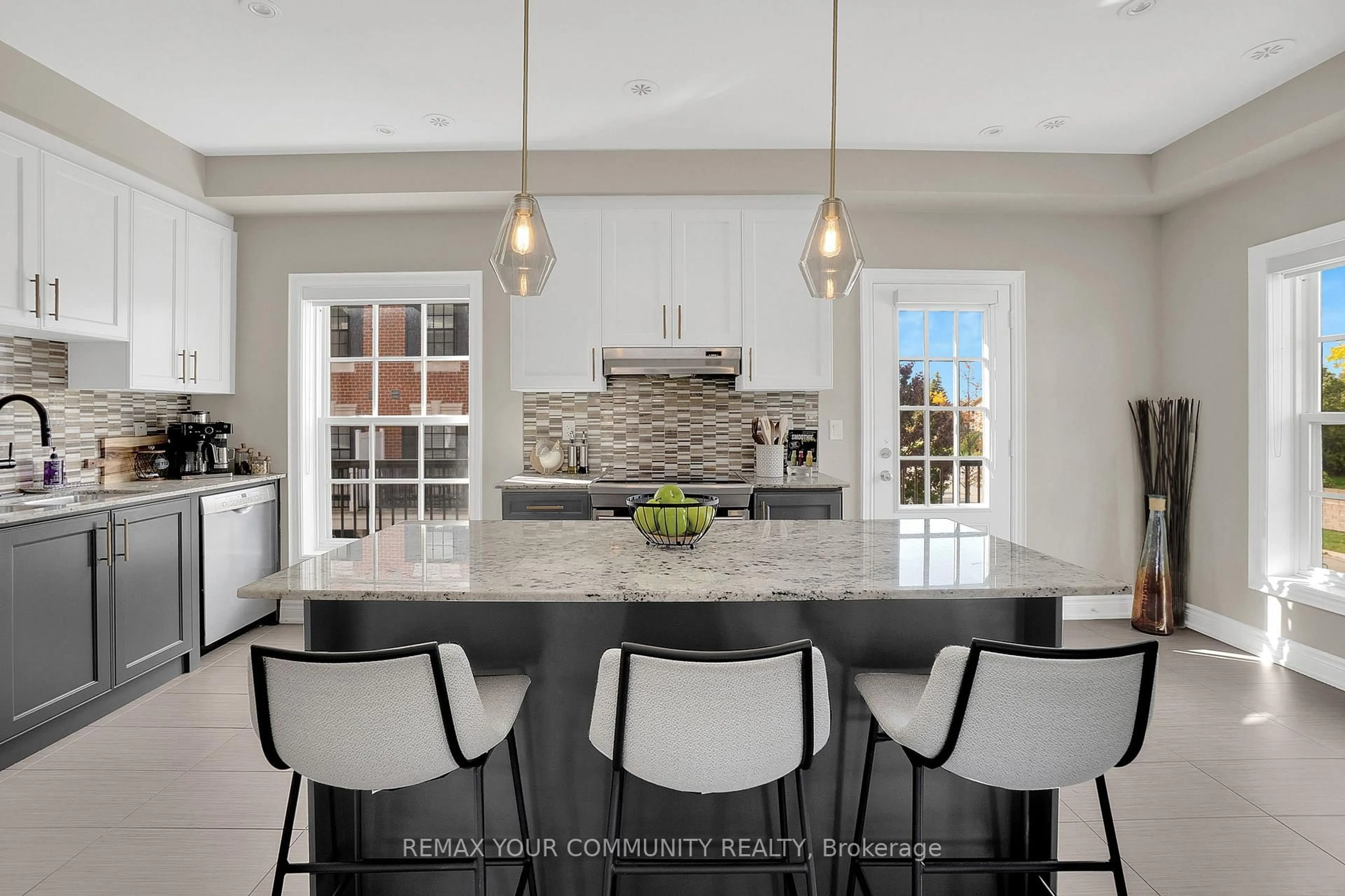 Contemporary kitchen, ceramic/tile floor for 10060 Keele St #8, Vaughan Ontario L6A 4V6