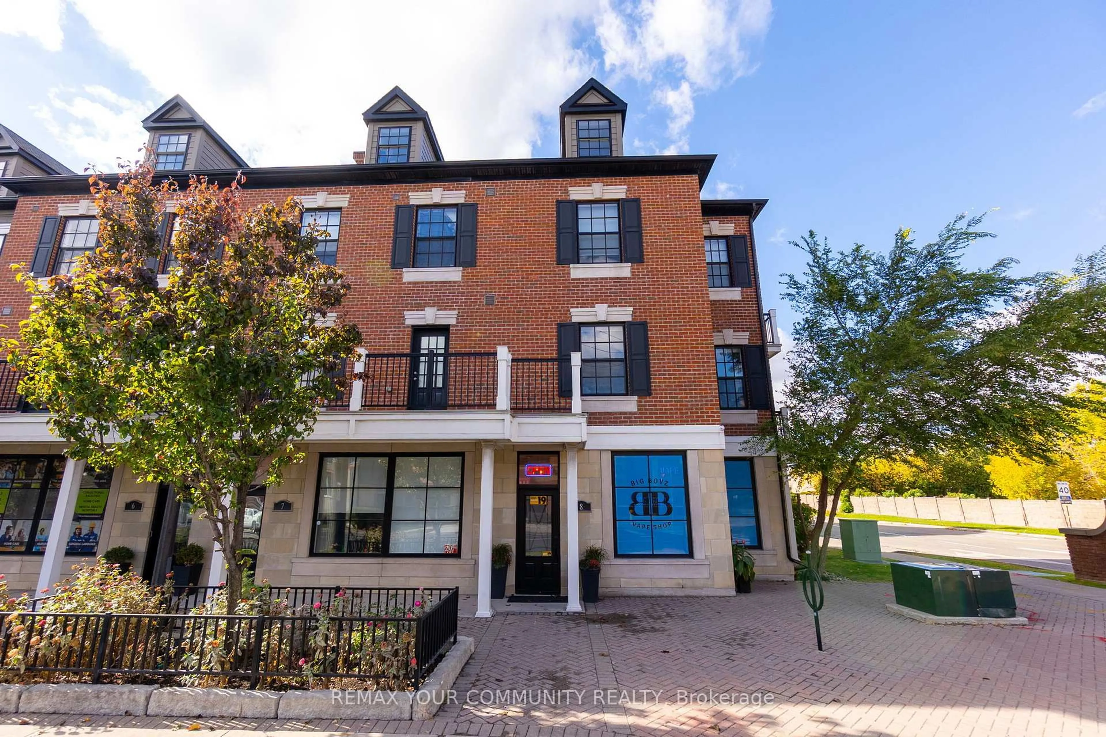 A pic from outside/outdoor area/front of a property/back of a property/a pic from drone, street for 10060 Keele St #8, Vaughan Ontario L6A 4V6