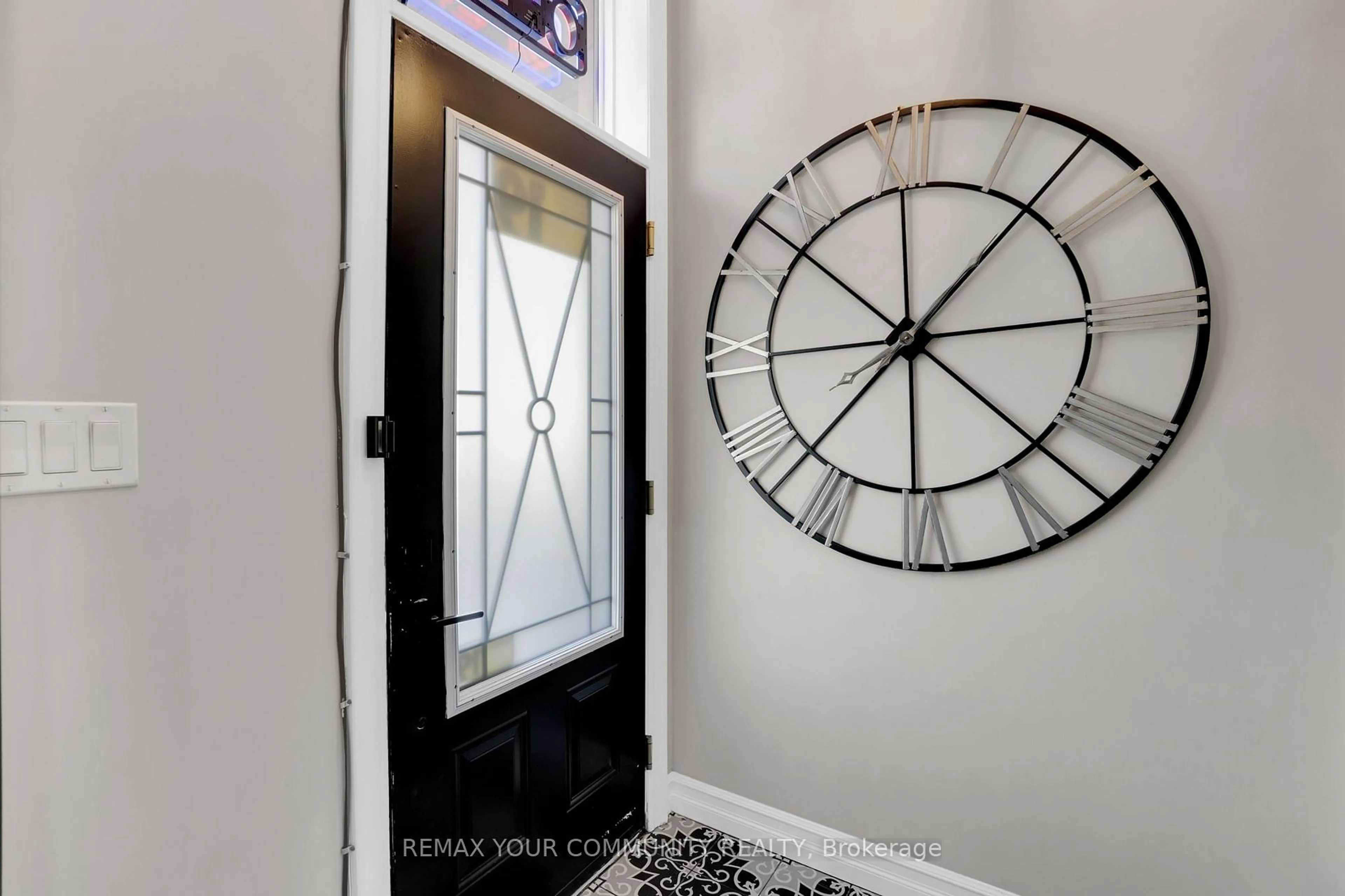 Indoor entryway for 10060 Keele St #8, Vaughan Ontario L6A 4V6