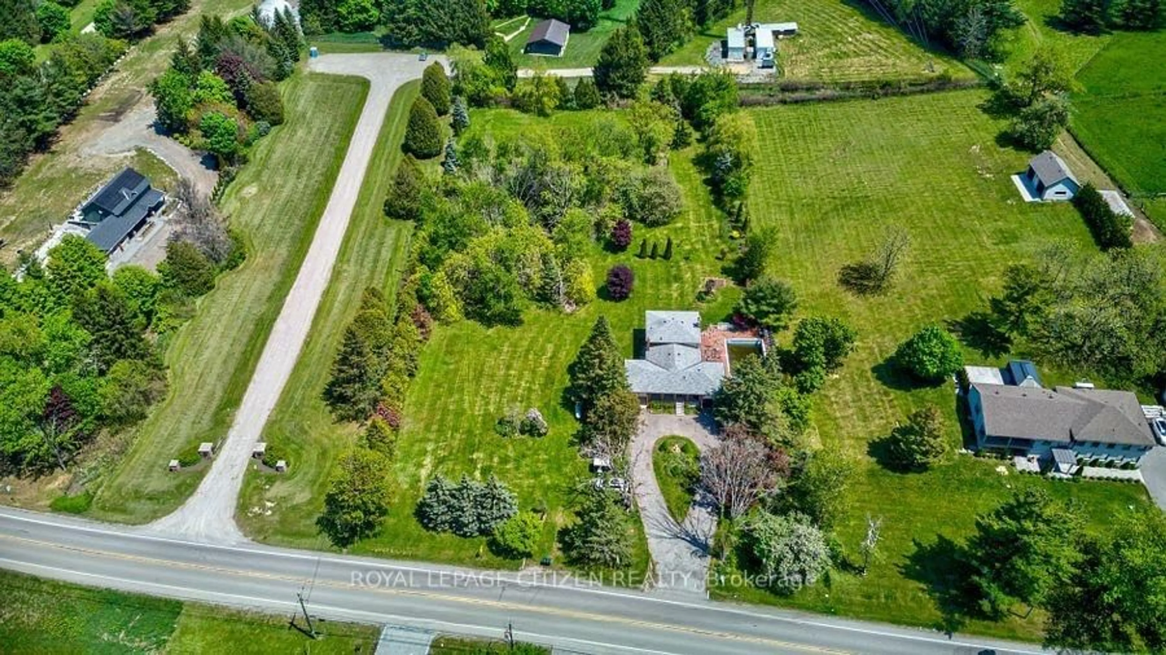 A pic from outside/outdoor area/front of a property/back of a property/a pic from drone, street for 14835 Jane St, King Ontario L7B 1A3