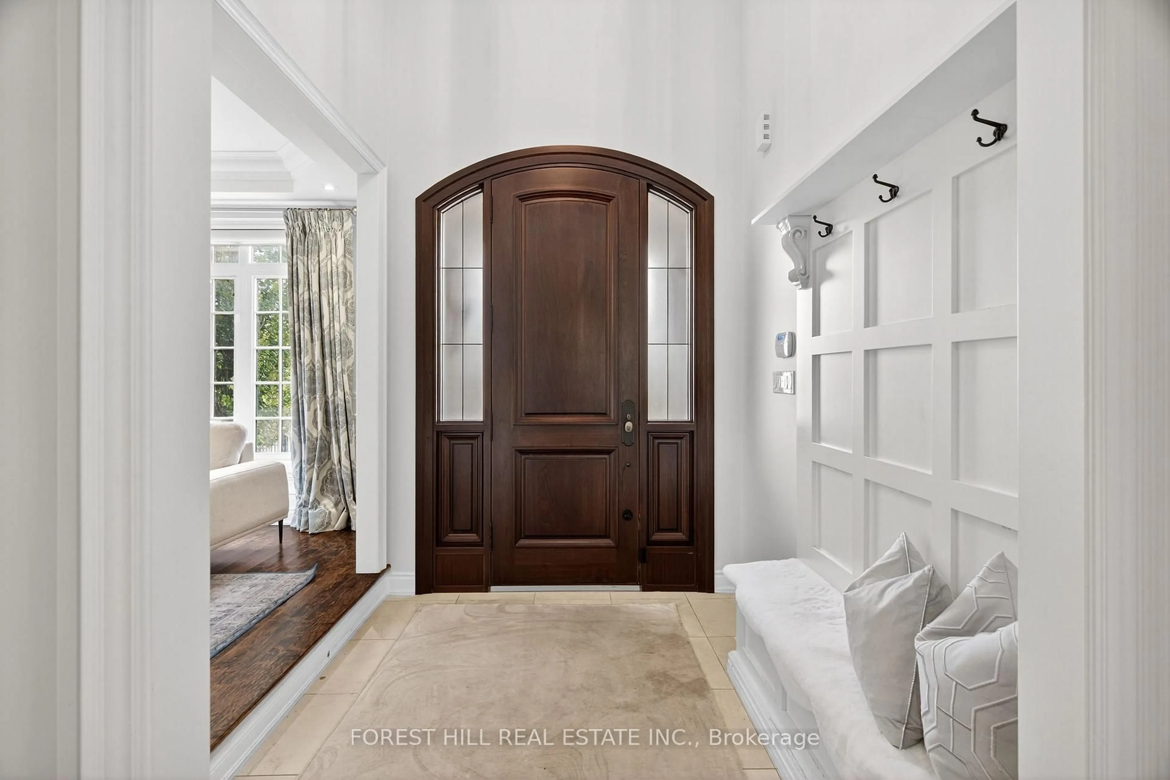 Indoor entryway for 110 Cook's Mill Cres, Vaughan Ontario L6A 0L1