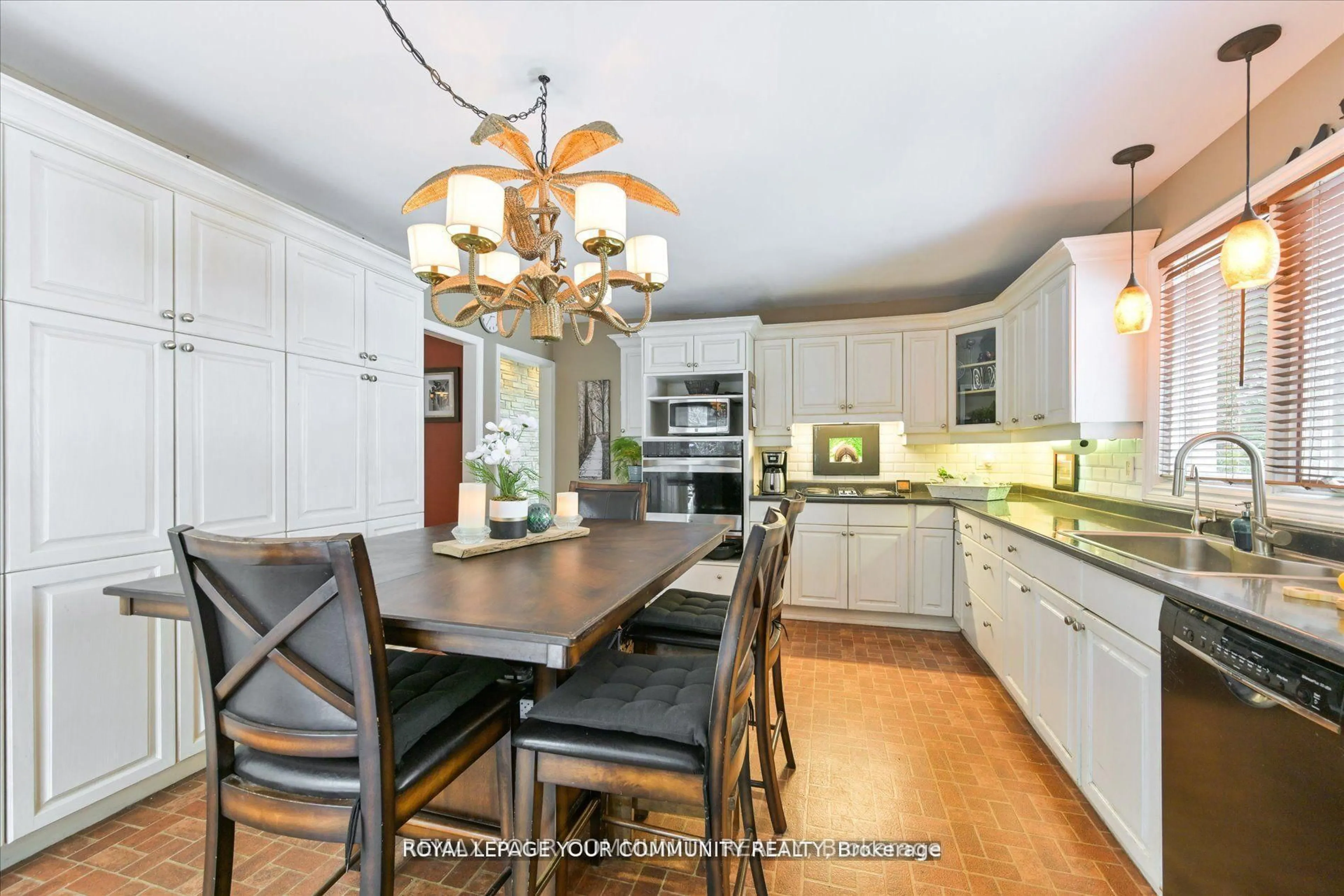 Open concept kitchen, unknown for 247 Harris Ave, Richmond Hill Ontario L4E 3M3