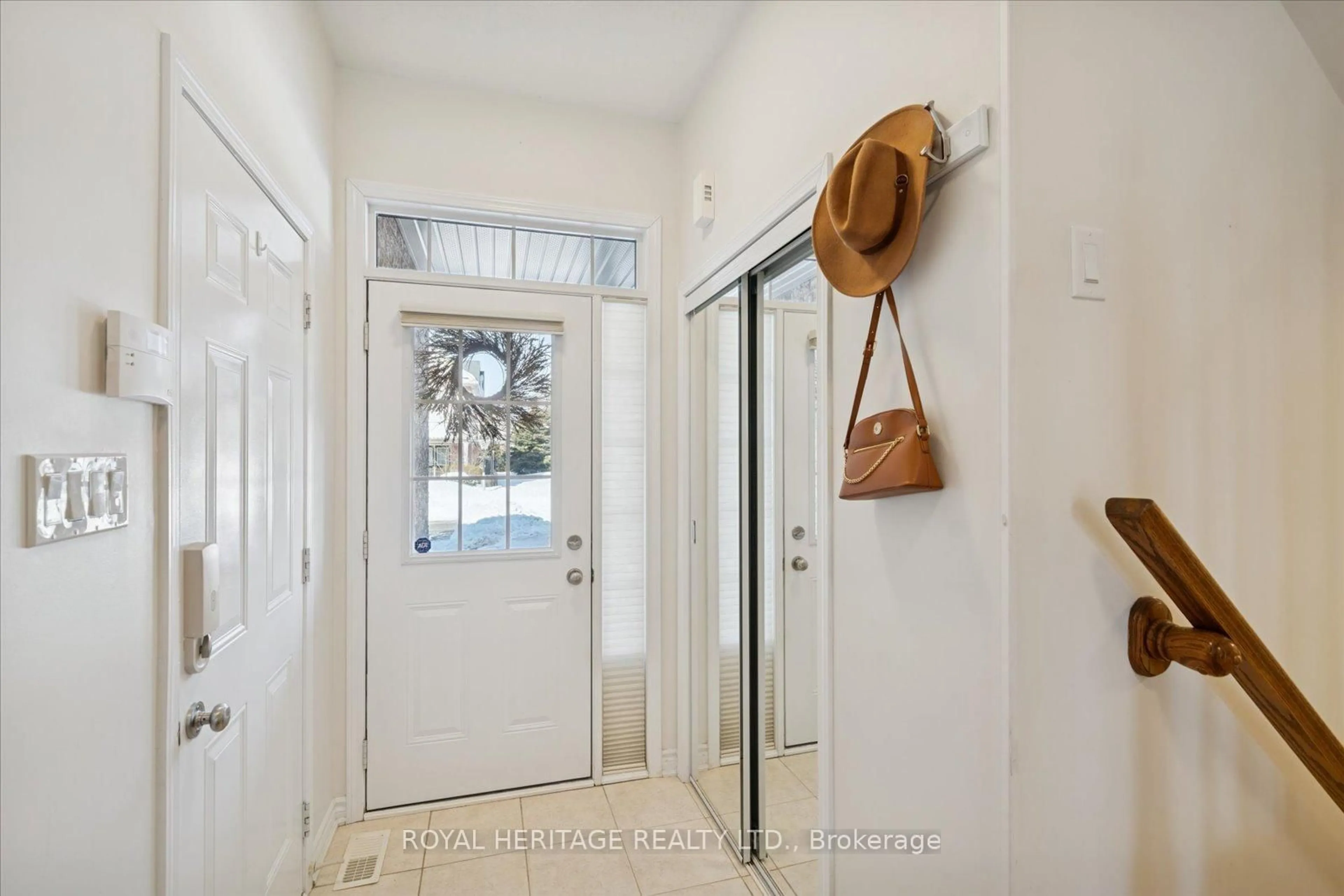 Indoor entryway for 155 Miltrose Cres, Whitchurch-Stouffville Ontario L4A 0R3