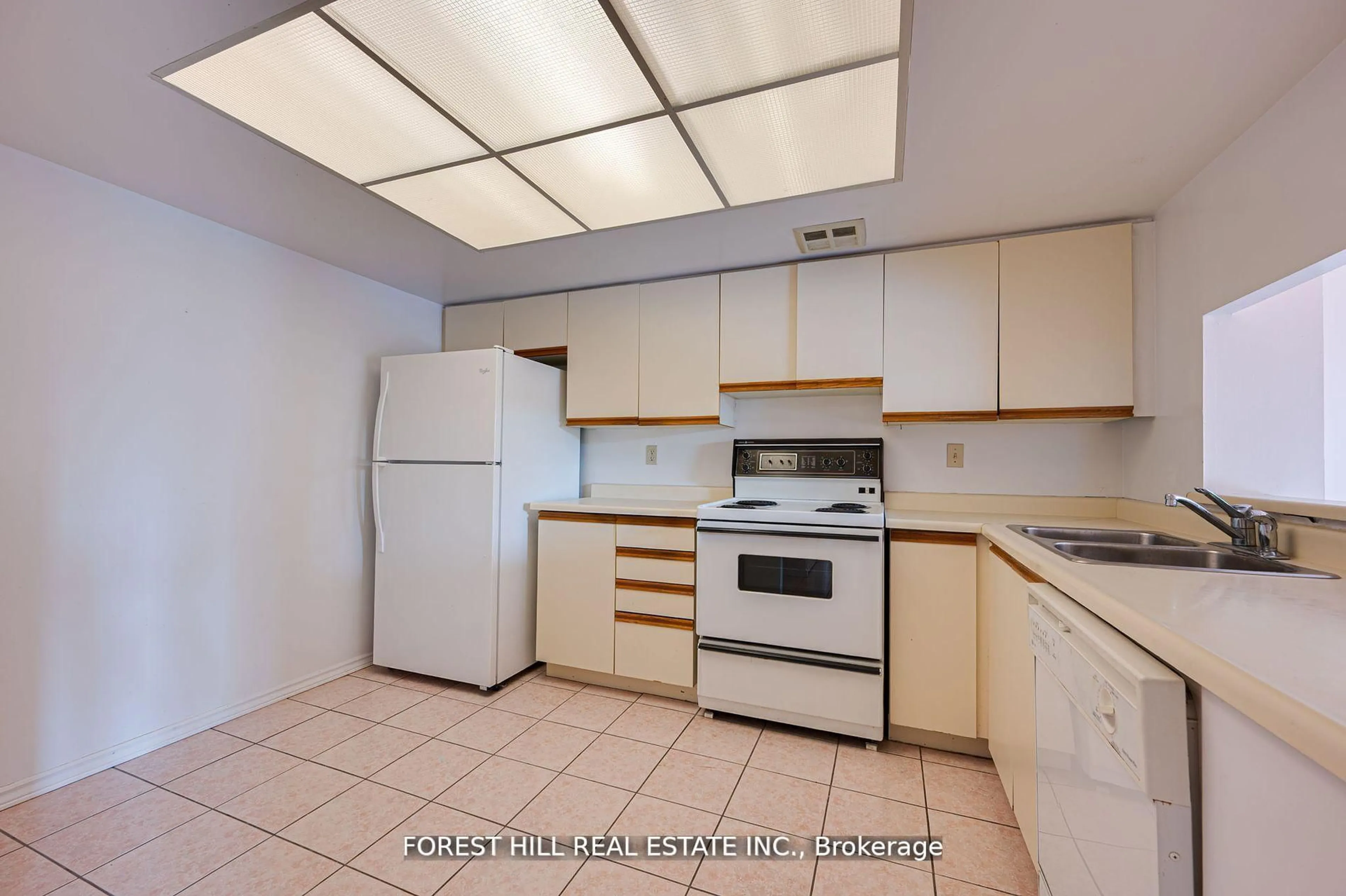 Standard kitchen, ceramic/tile floor for 7440 Bathurst St #308, Vaughan Ontario L4J 7K8