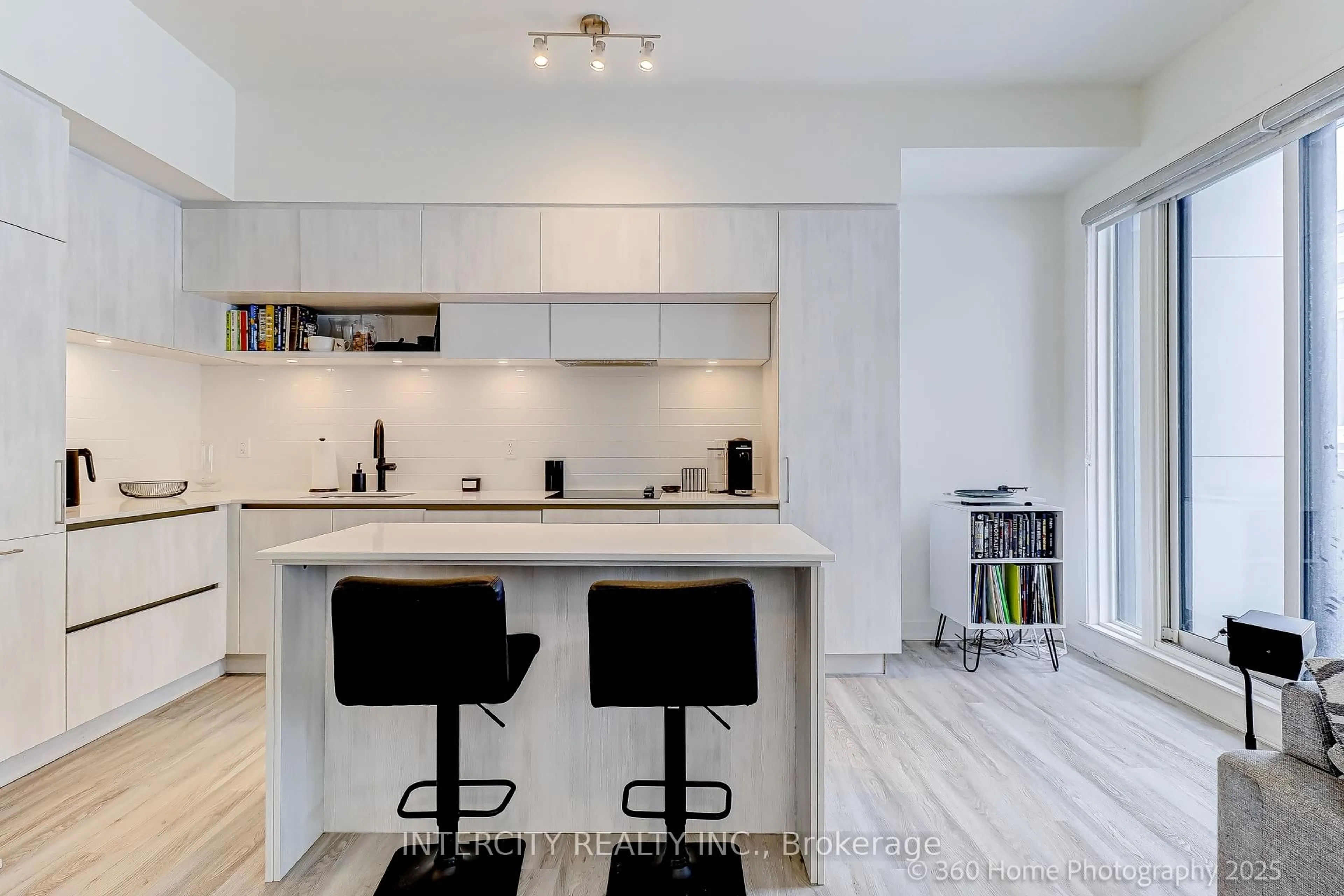 Contemporary kitchen, unknown for 11 David Eyer Rd #1505, Richmond Hill Ontario L4S 1M4