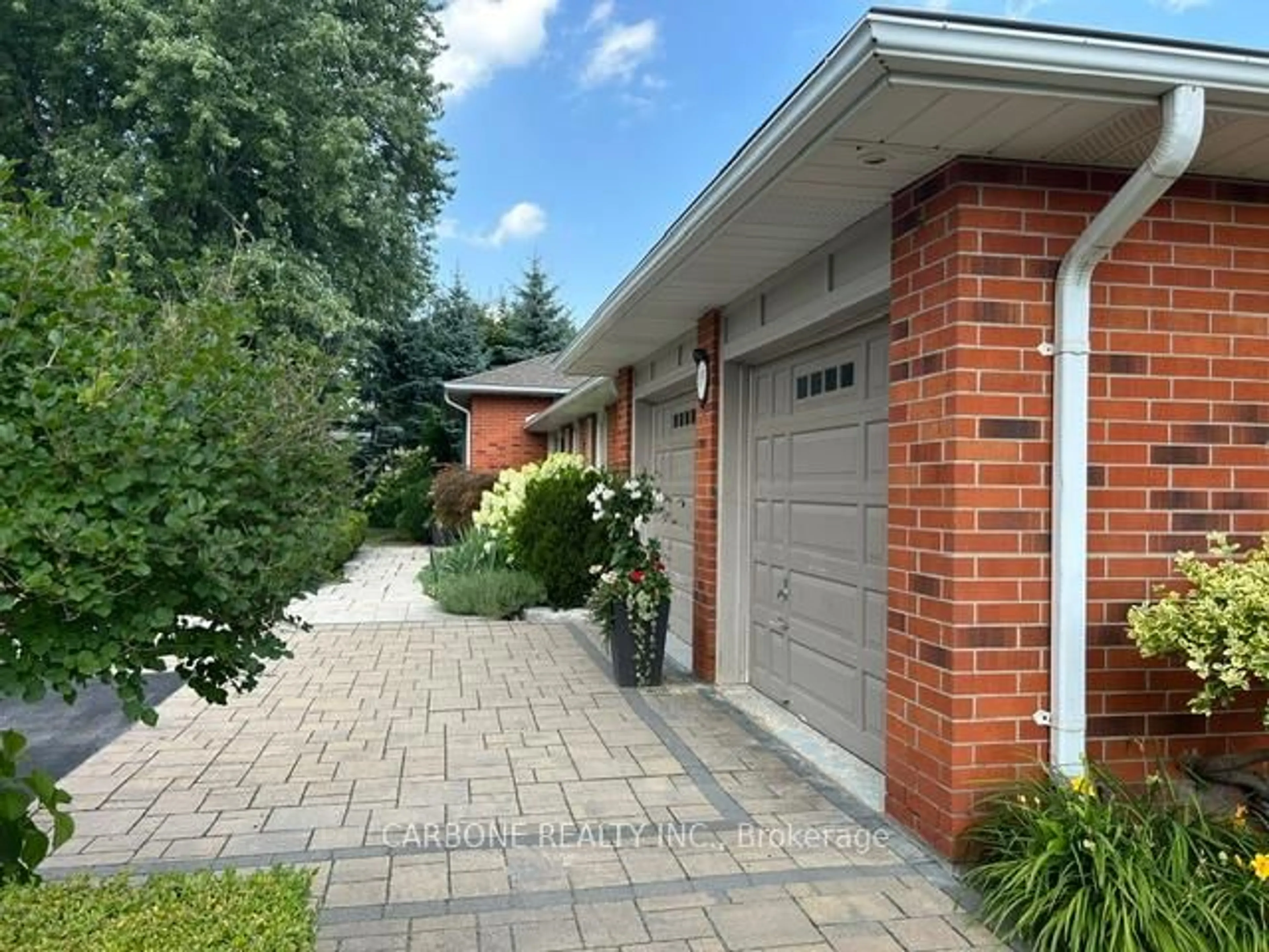 Home with brick exterior material, street for 335 Forde Cres, King Ontario L7B 1G7
