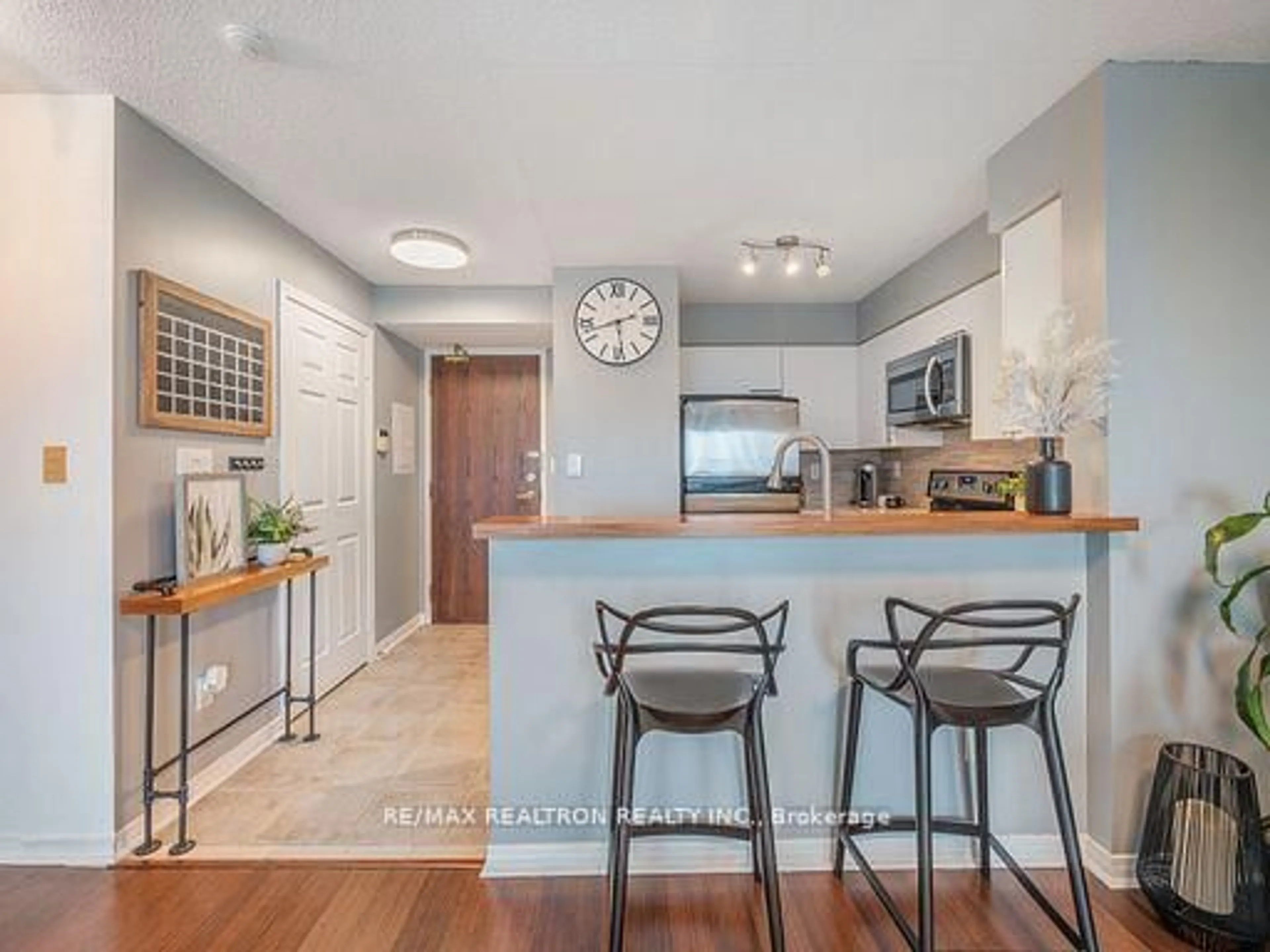 Open concept kitchen, unknown for 39 Oneida Cres #720, Richmond Hill Ontario L4B 4T9