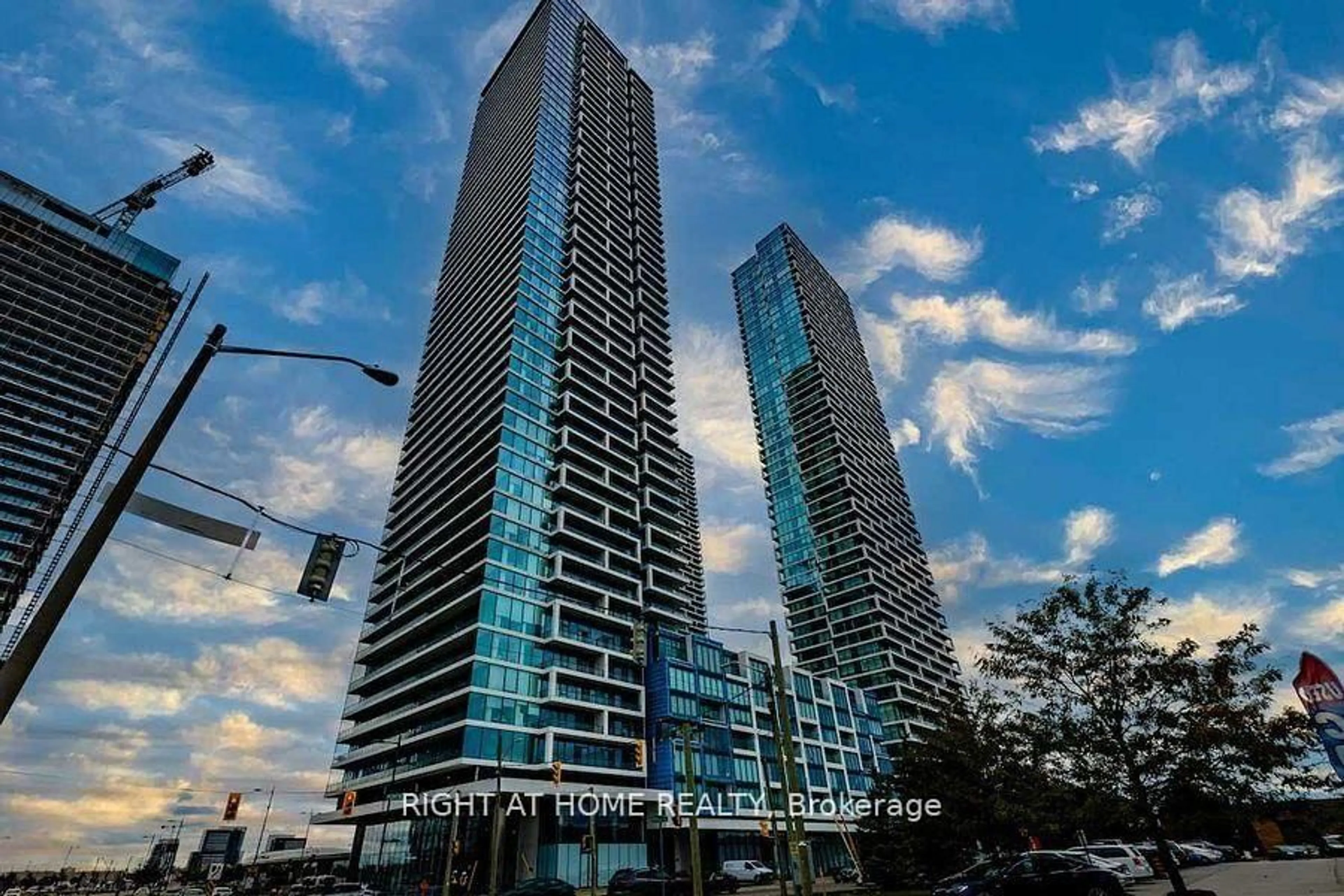 Indoor foyer for 950 Portage Pkwy #307, Vaughan Ontario L4K 0J7