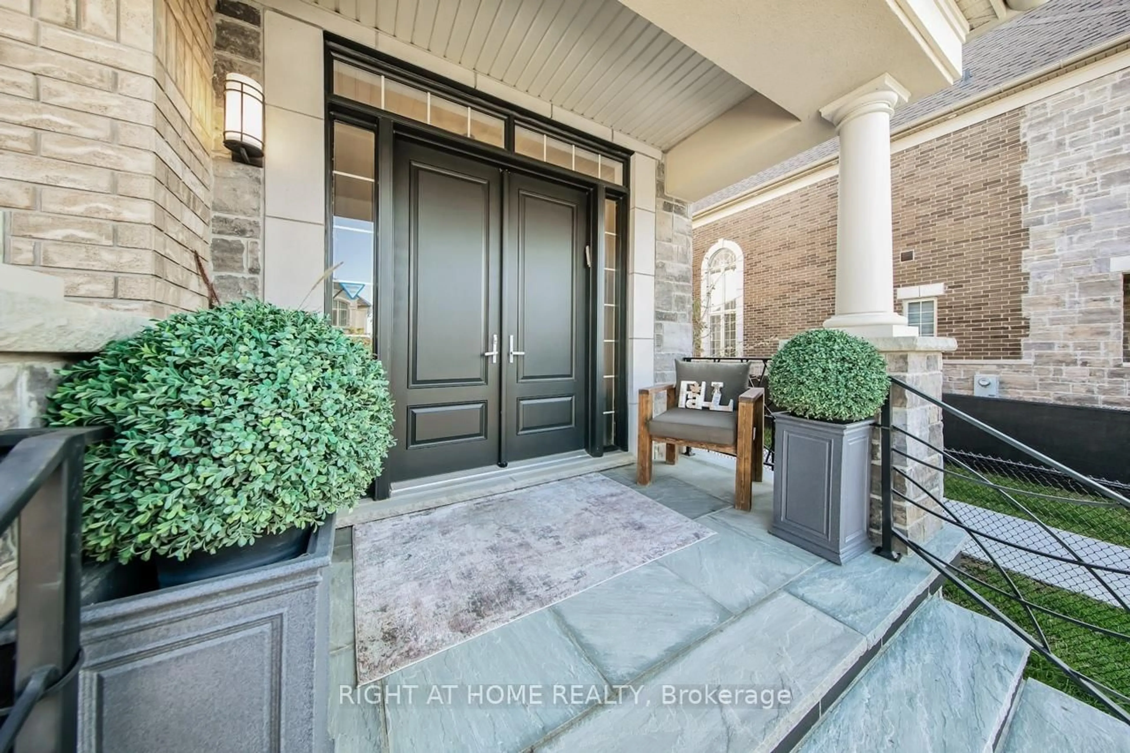 Indoor entryway for 38 Menotti Dr, Richmond Hill Ontario L4E 1G6