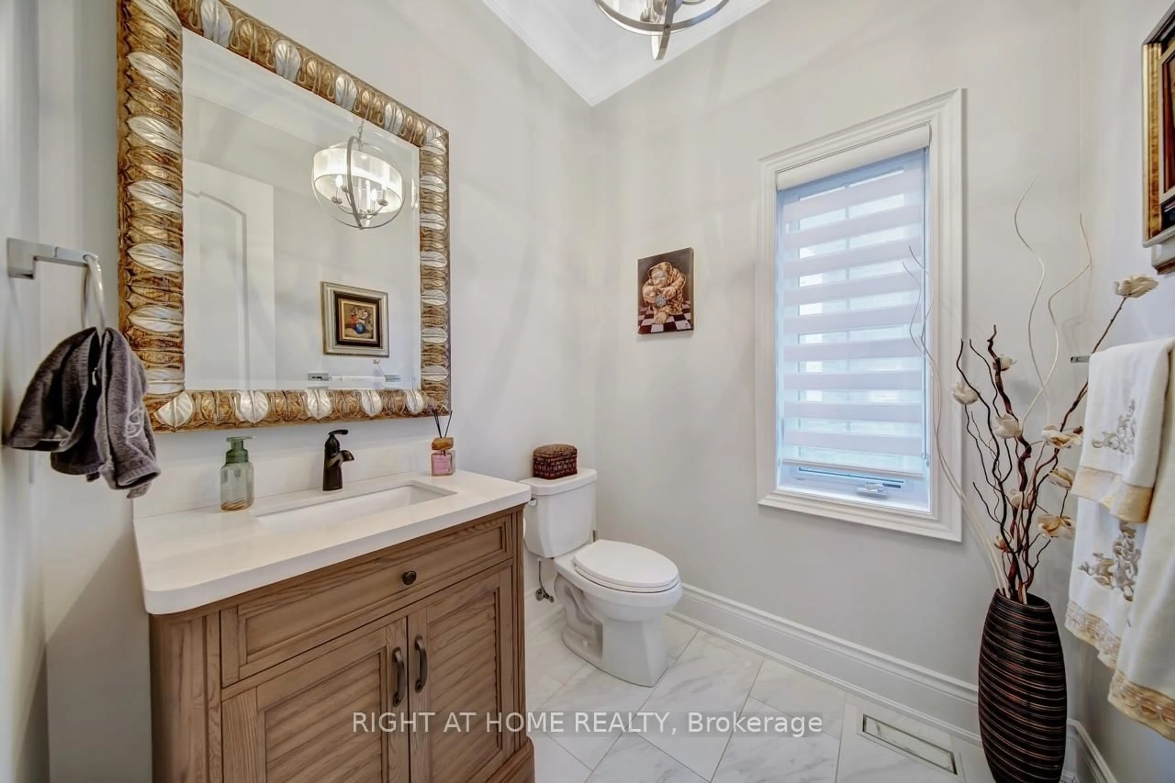 Contemporary bathroom, ceramic/tile floor for 38 Menotti Dr, Richmond Hill Ontario L4E 1G6