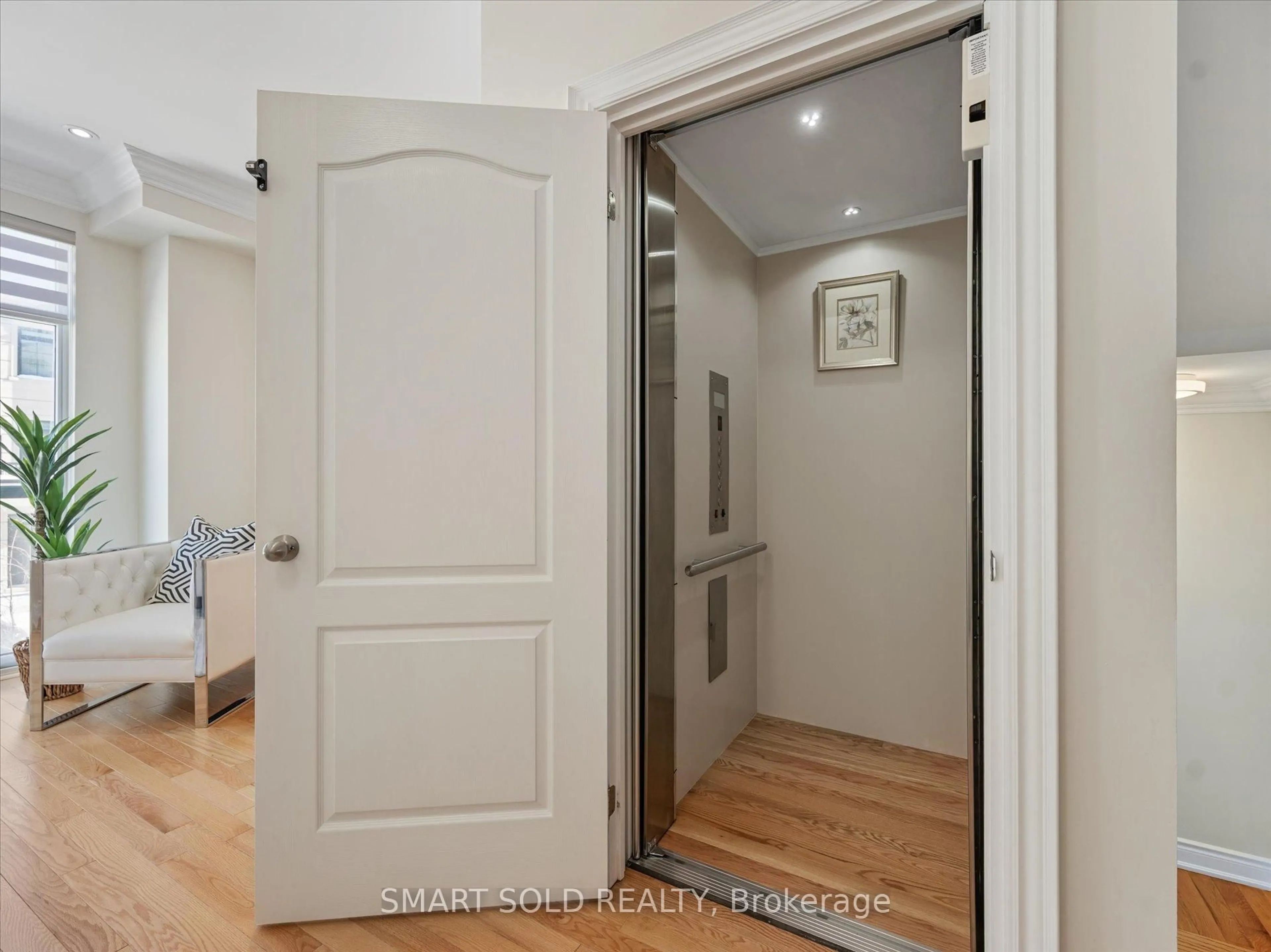 Indoor entryway for 92 William Saville St, Markham Ontario L3R 9S3