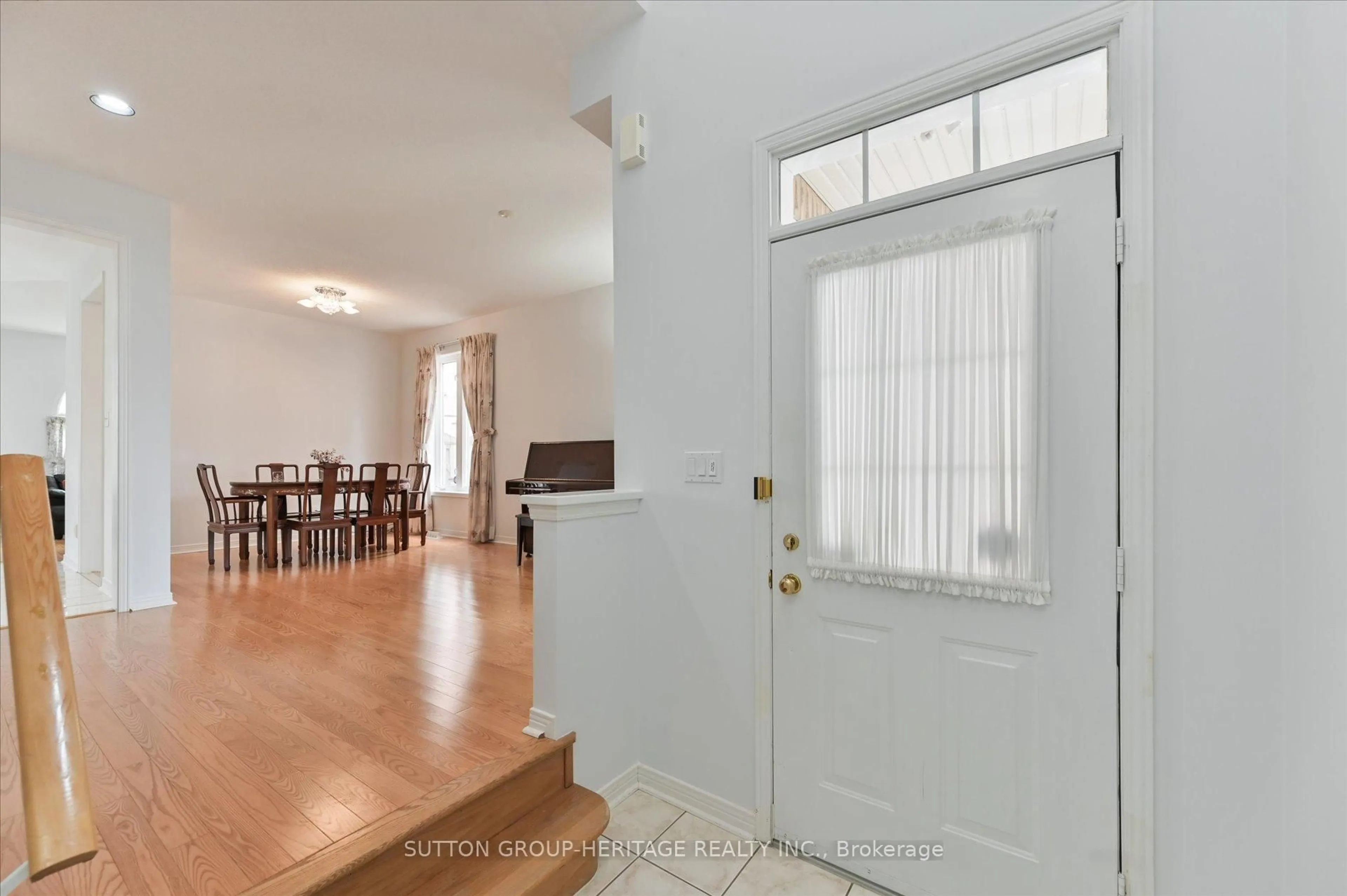 Indoor entryway for 31 Thornton St, Markham Ontario L3S 4P7
