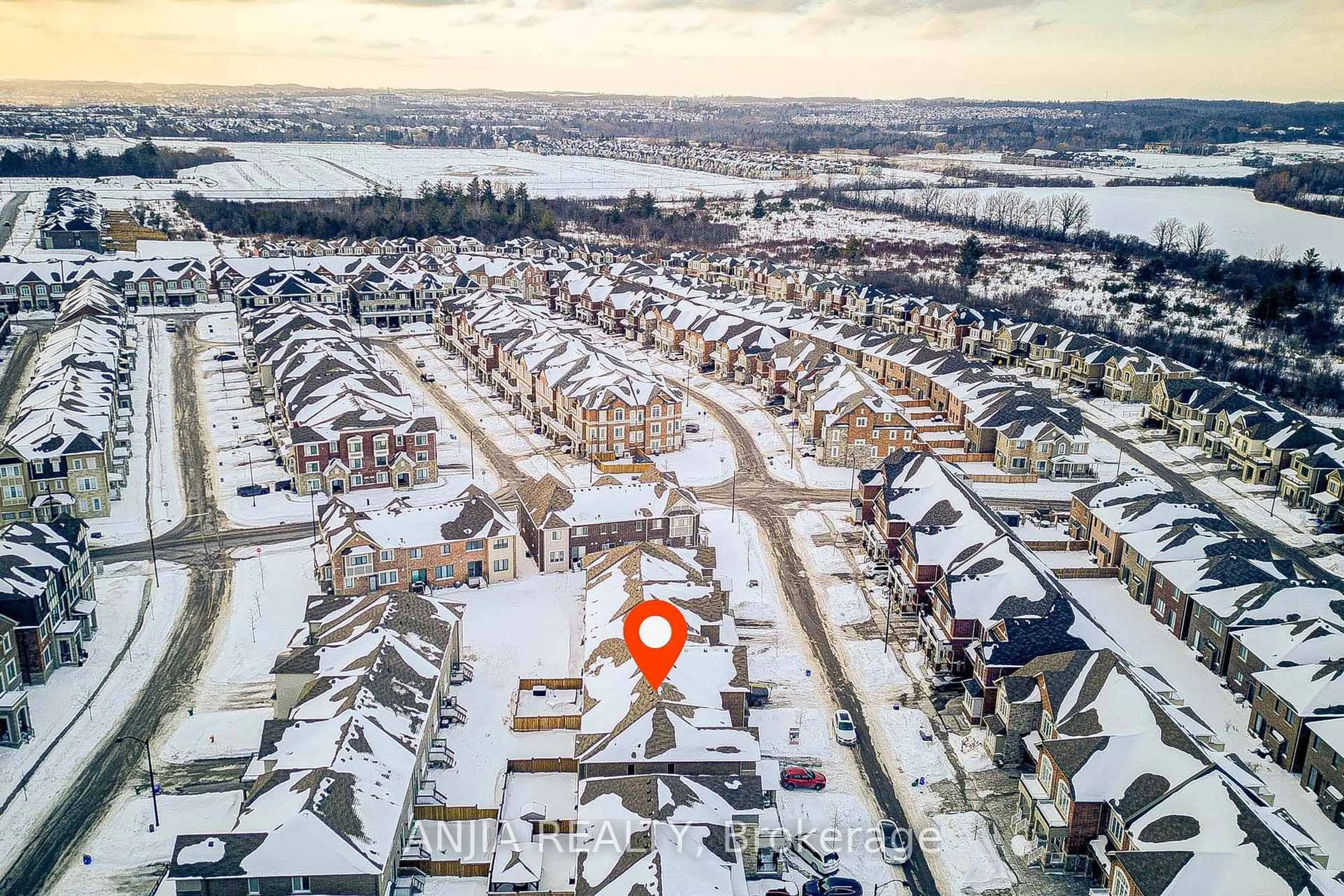 A pic from outside/outdoor area/front of a property/back of a property/a pic from drone, unknown for 33 Ness Dr, Richmond Hill Ontario L4S 0J8