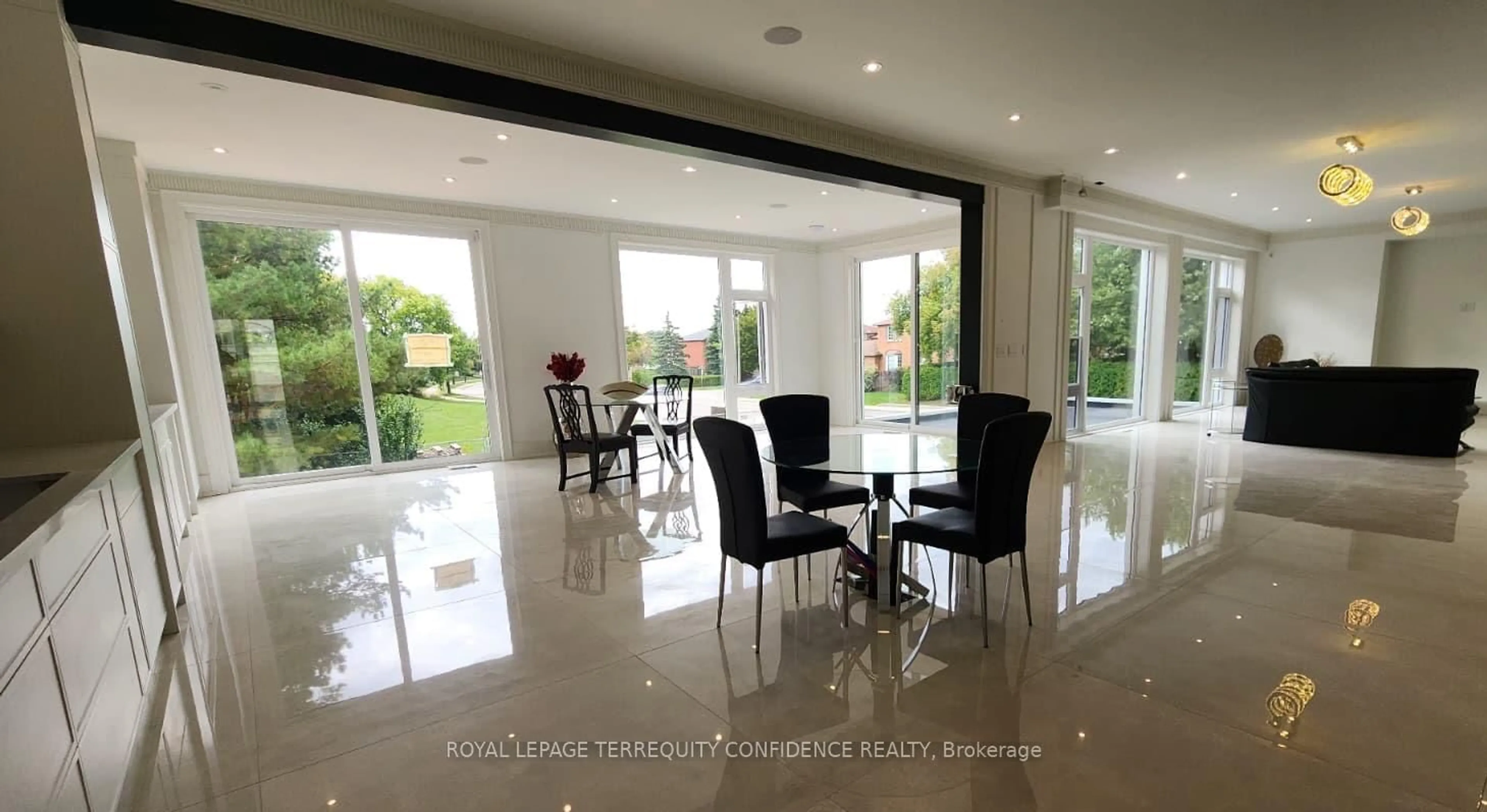 Dining room, ceramic/tile floor for 85 Crestwood Rd, Vaughan Ontario L4J 1A4