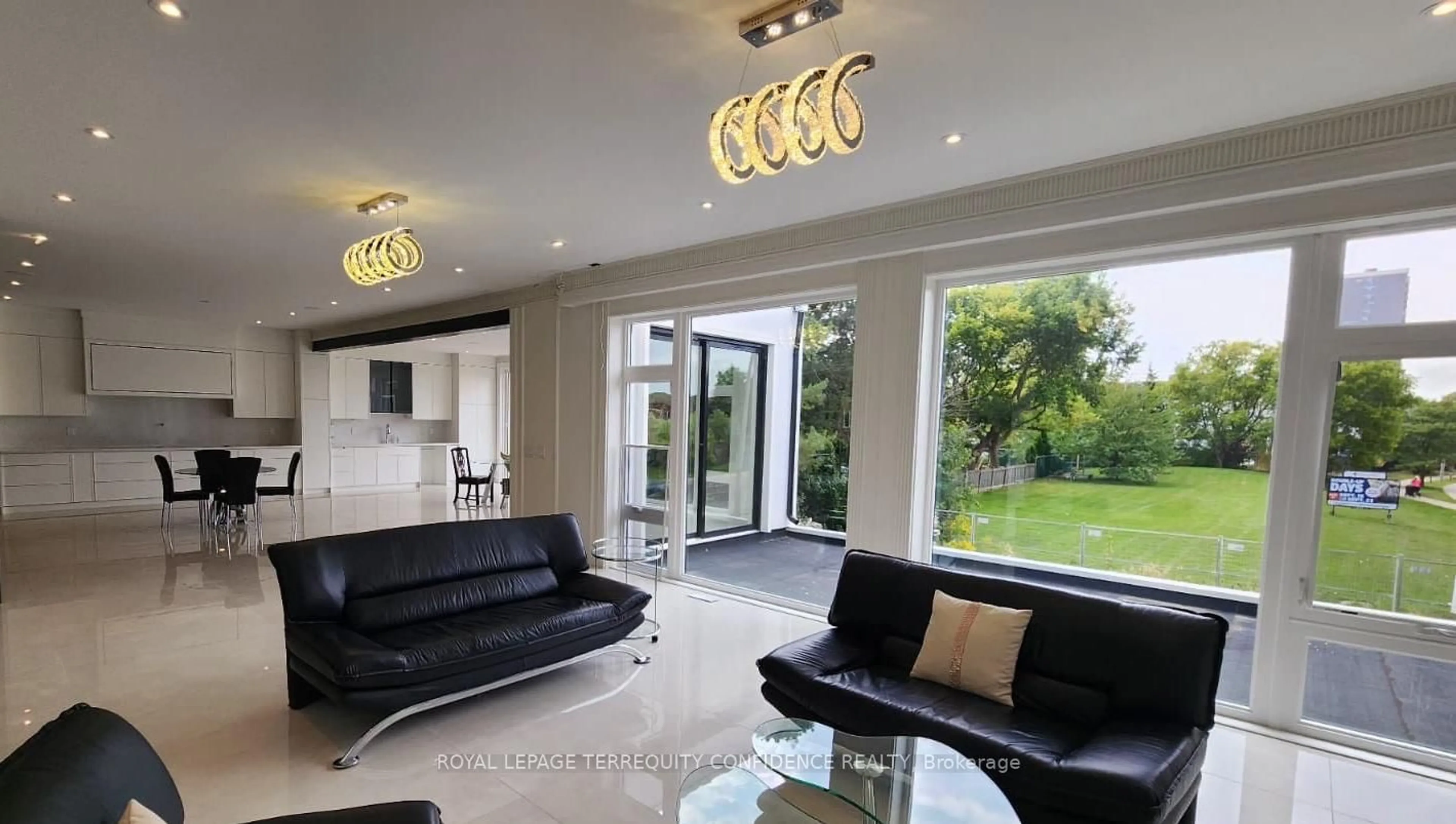 Living room with furniture, unknown for 85 Crestwood Rd, Vaughan Ontario L4J 1A4