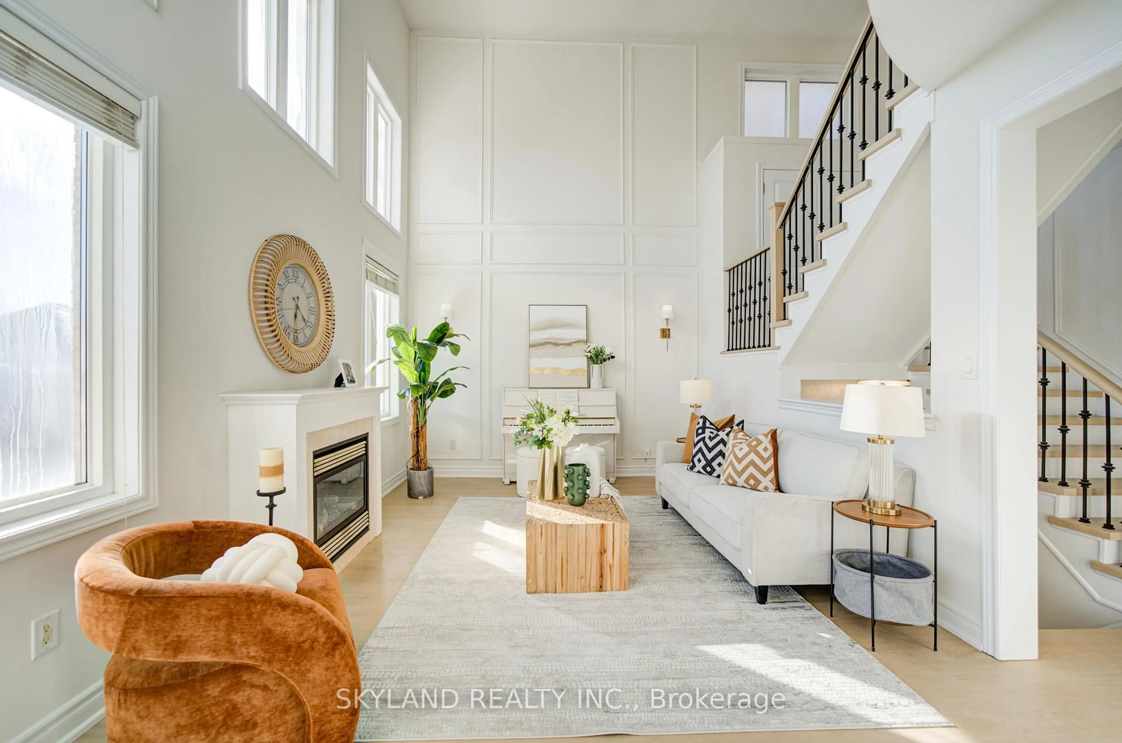 Living room with furniture, unknown for 31 Misty Well Dr, Richmond Hill Ontario L4E 4J5