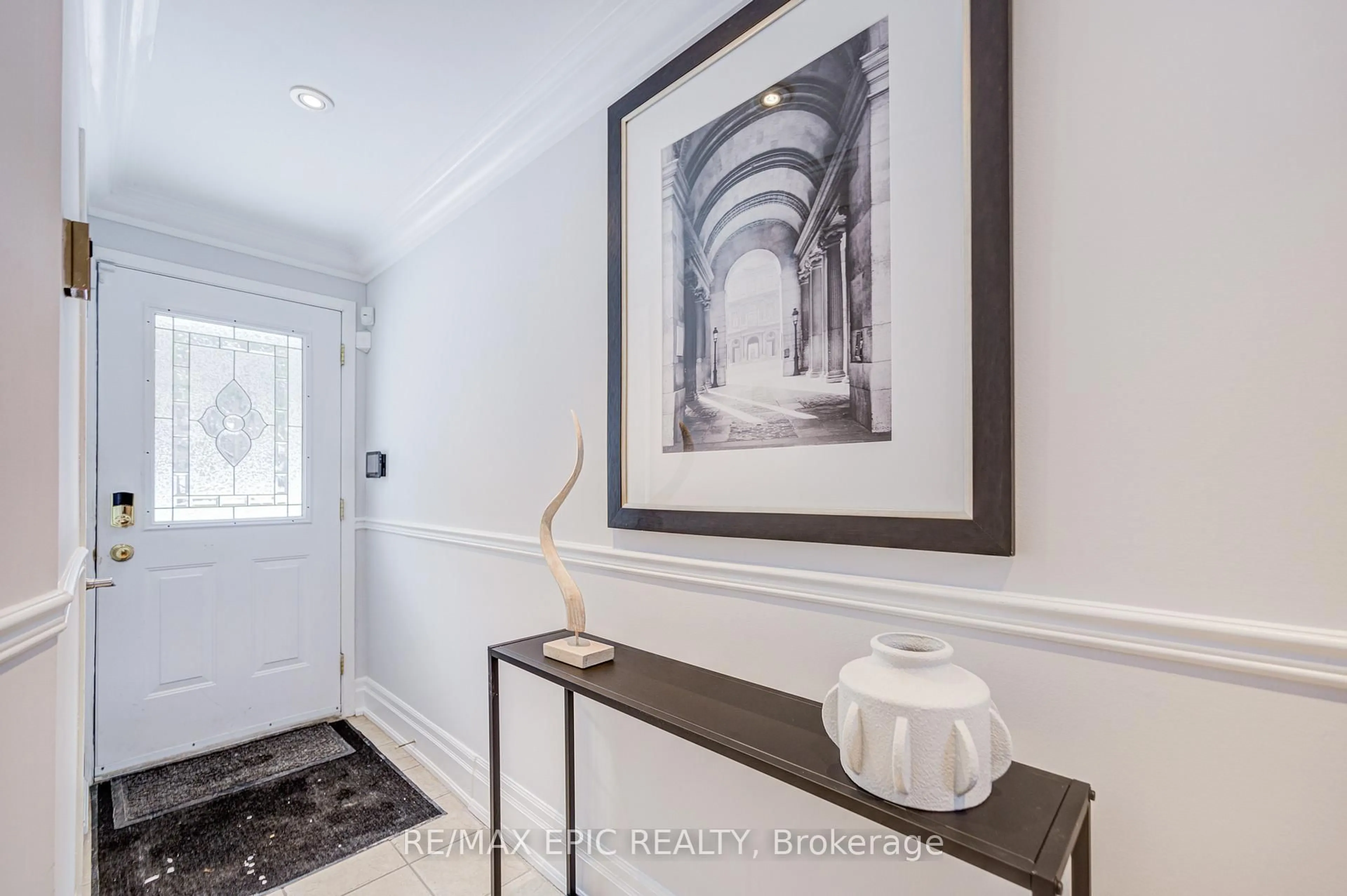 Indoor entryway for 115 Henderson Ave #6, Markham Ontario L3T 2L3