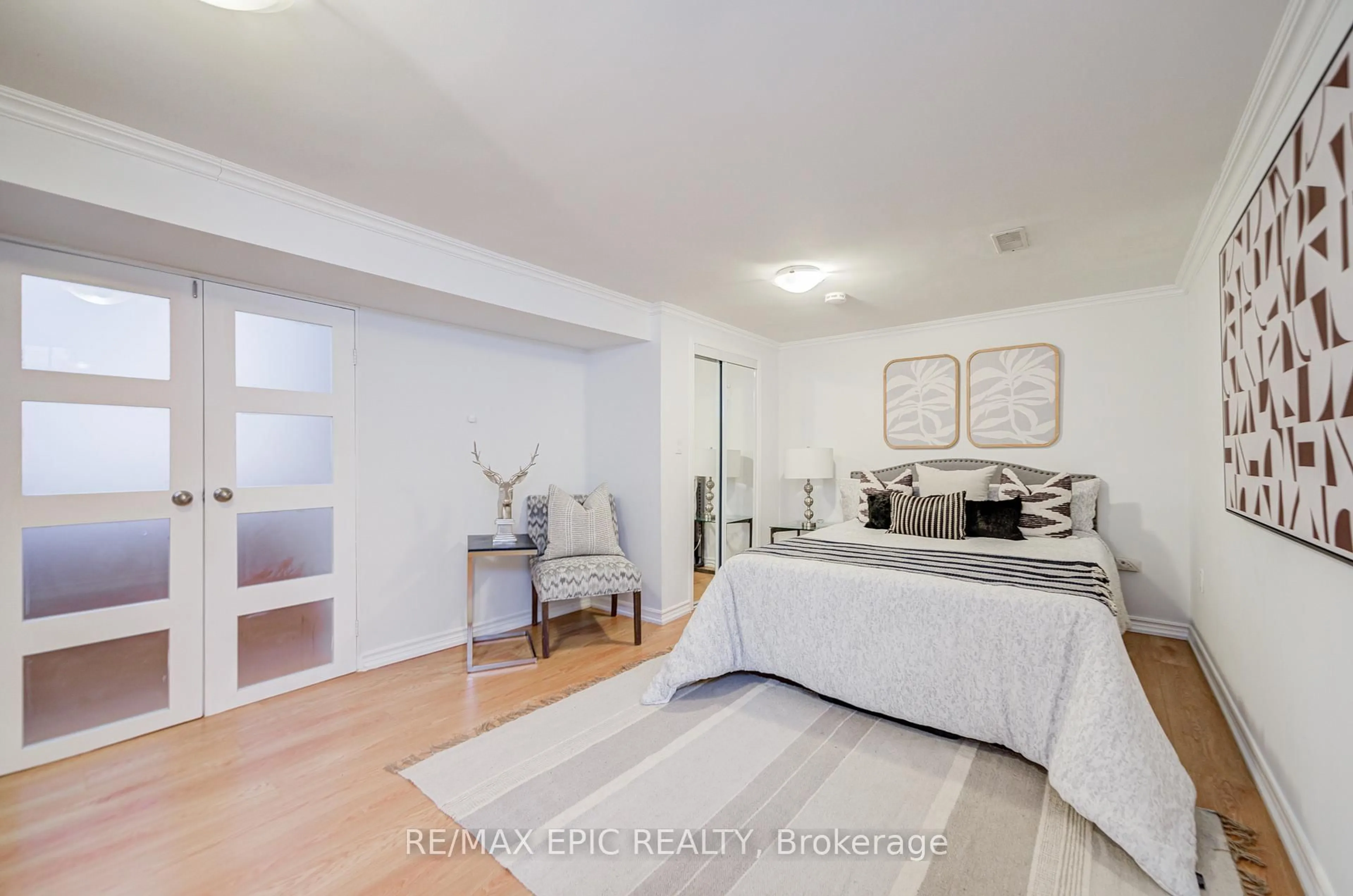 A pic of a room for 115 Henderson Ave #6, Markham Ontario L3T 2L3