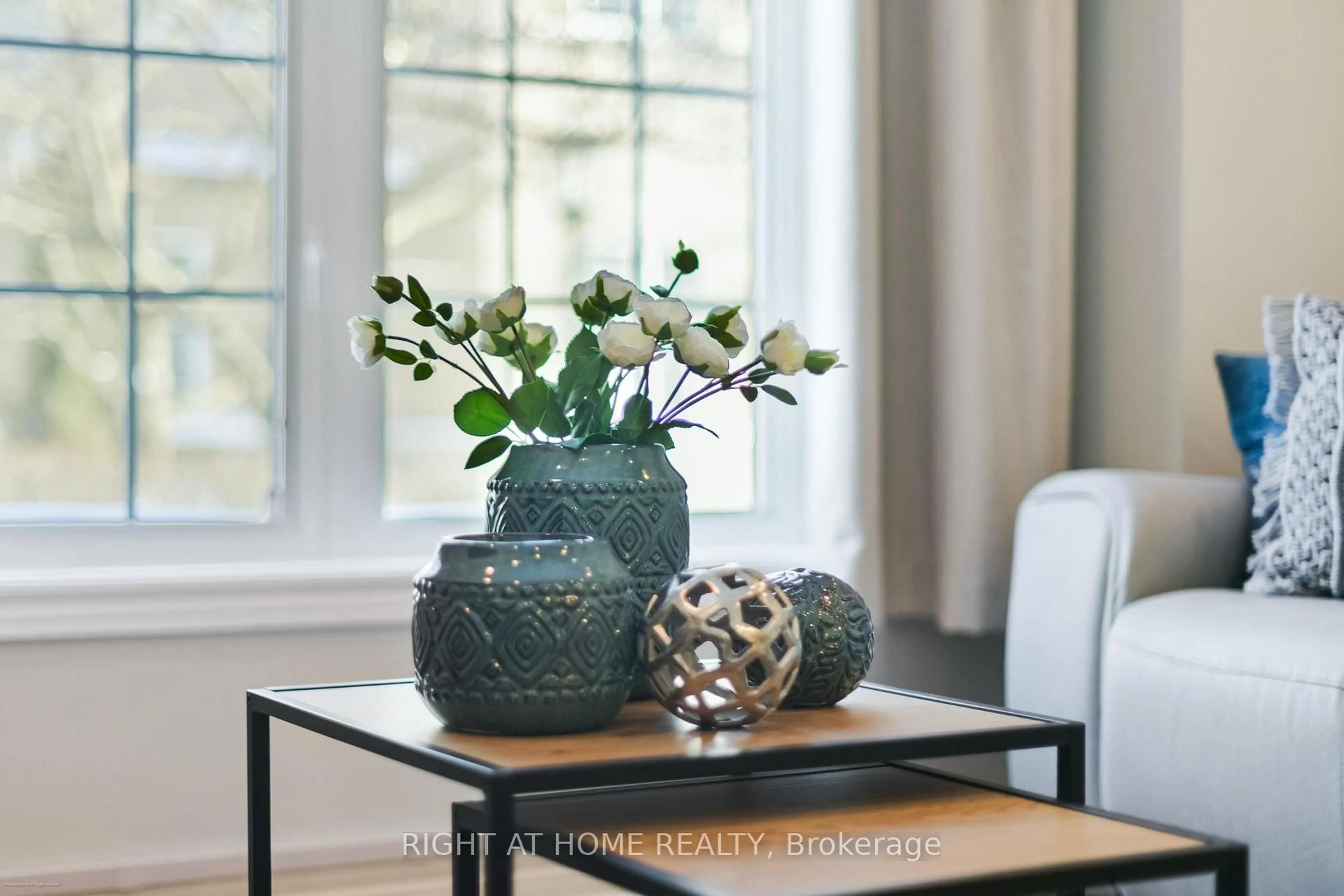 Living room with furniture, unknown for 23 Observatory Lane #96, Richmond Hill Ontario L4C 0M7