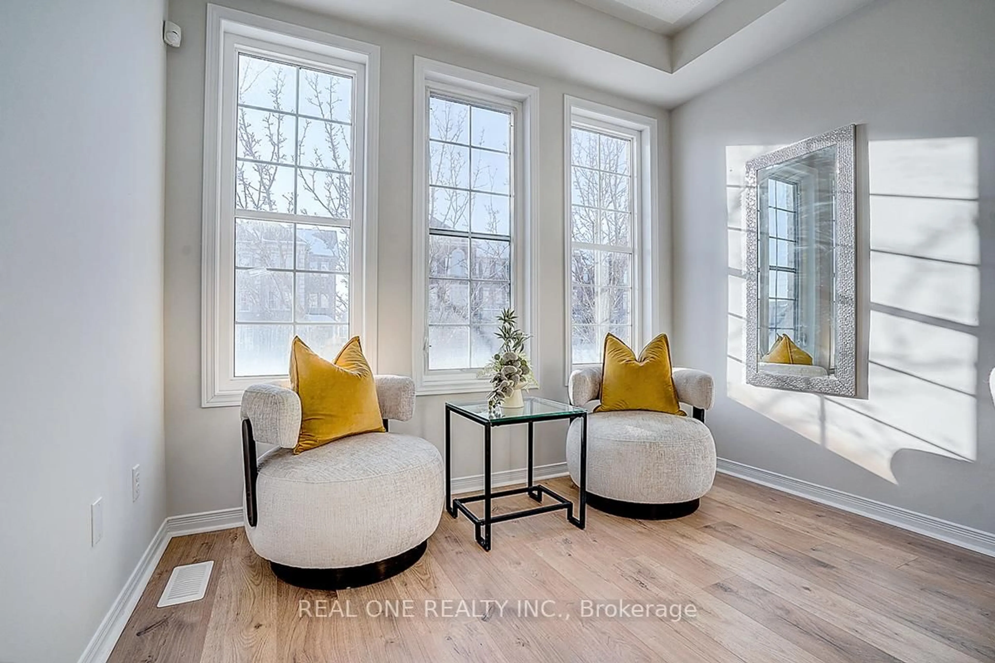 Living room with furniture, unknown for 11 Poetry Dr, Vaughan Ontario L4H 3P8