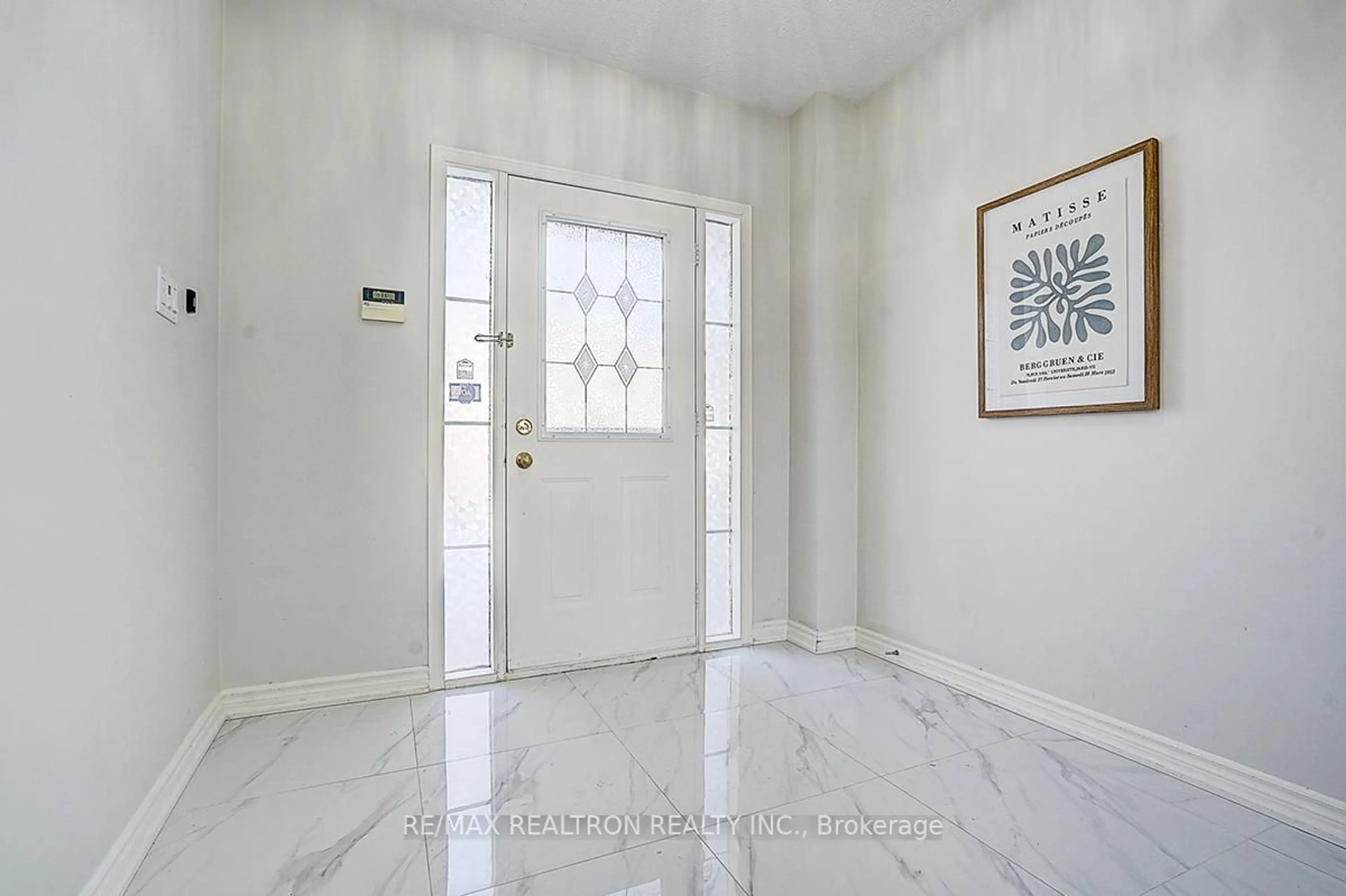 Indoor entryway for 175 Trail Ridge Lane, Markham Ontario L6C 2C6