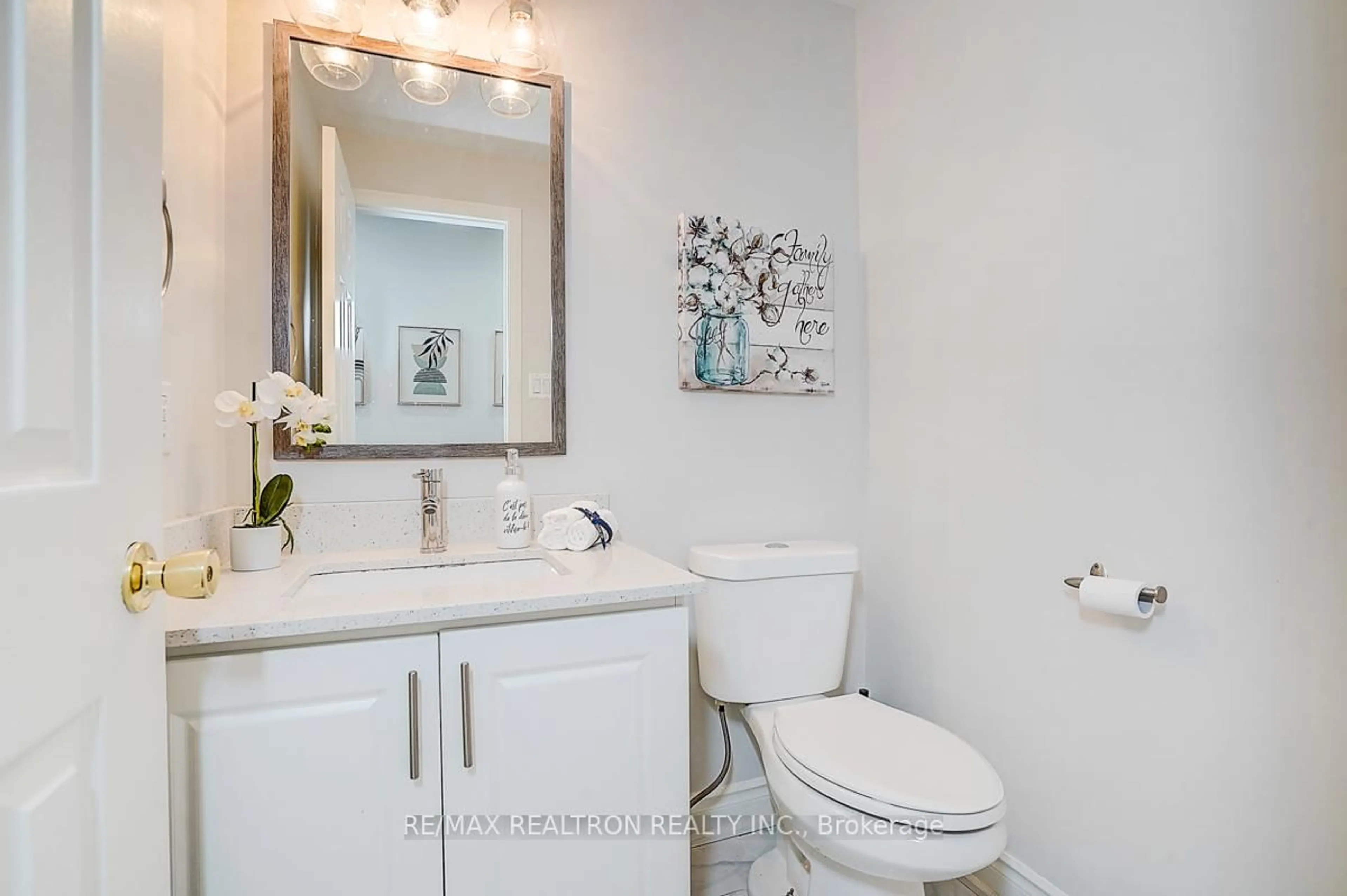 Standard bathroom, ceramic/tile floor for 175 Trail Ridge Lane, Markham Ontario L6C 2C6