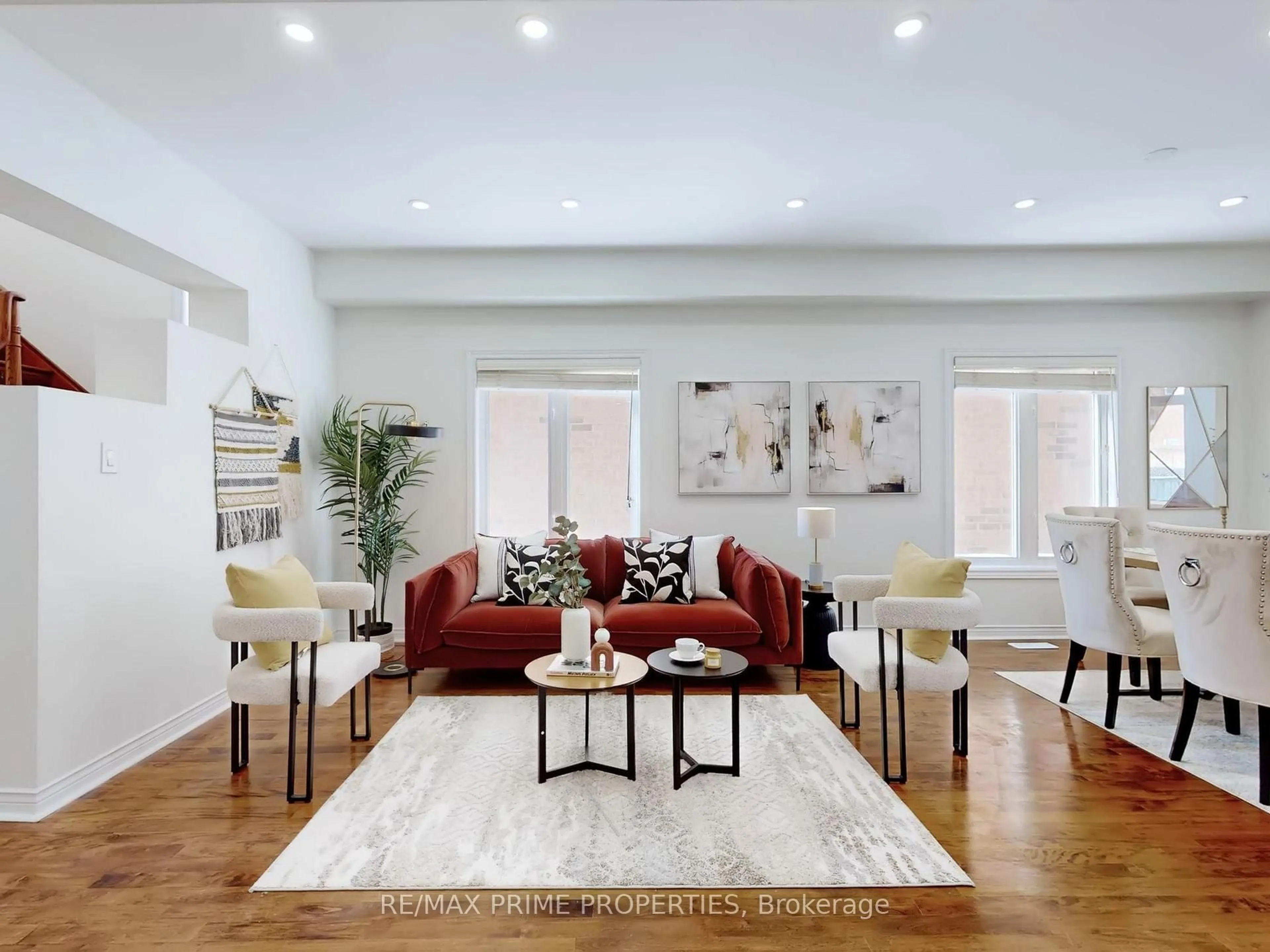 Living room with furniture, unknown for 22 Waymount Ave, Richmond Hill Ontario L4S 2G5