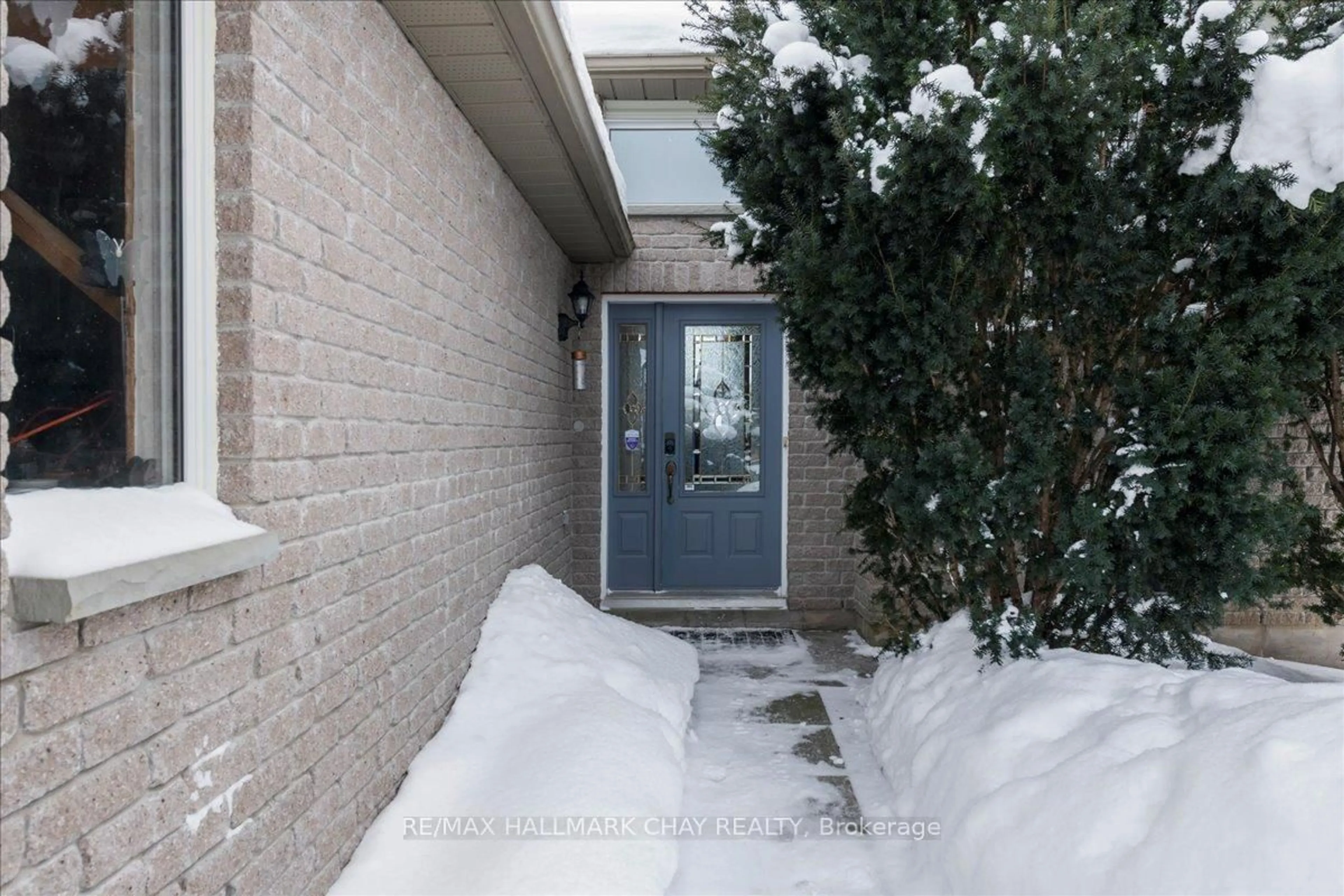 Indoor entryway for 2 Mancini Dr, Essa Ontario L3W 0A6