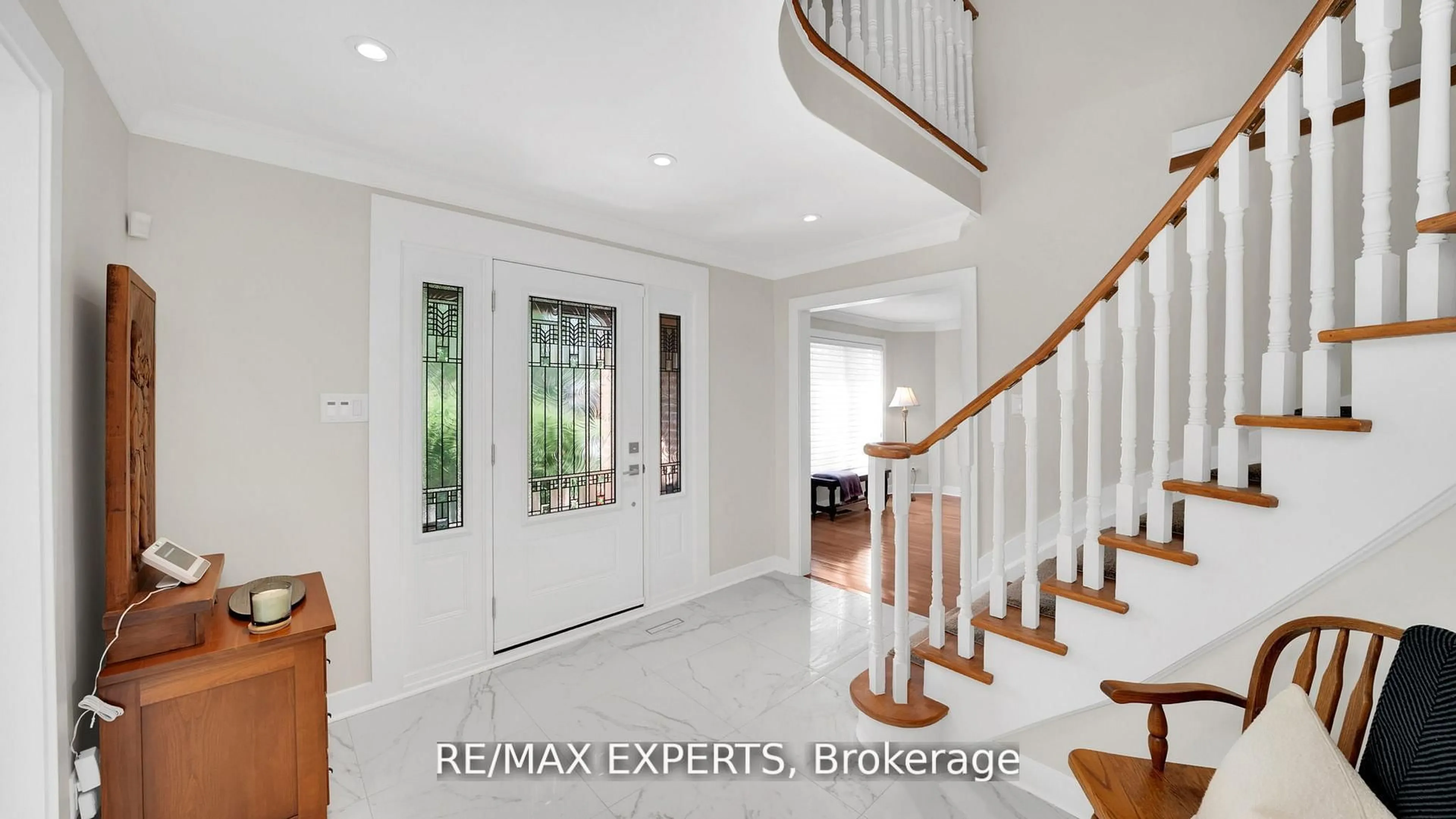 Indoor entryway for 10 Kehoe Crt, King Ontario L0G 1N0