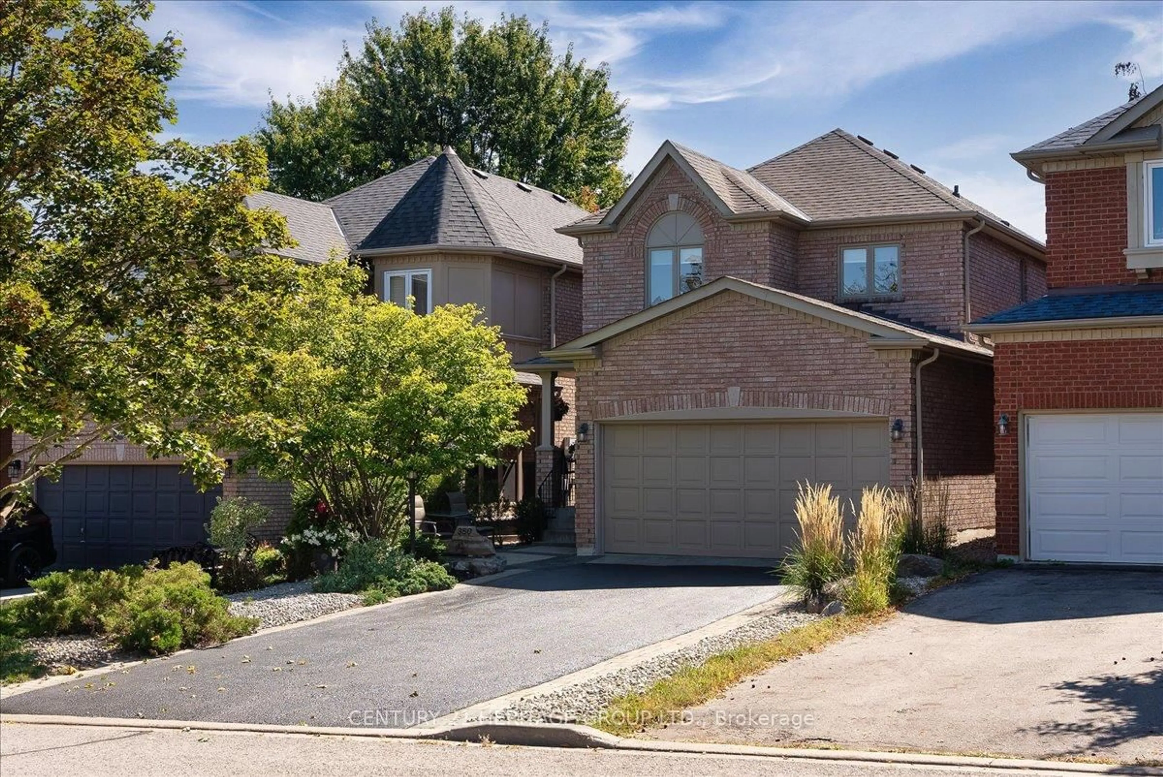 Home with brick exterior material, street for 350 Hewitt Circ, Newmarket Ontario L3X 2H1
