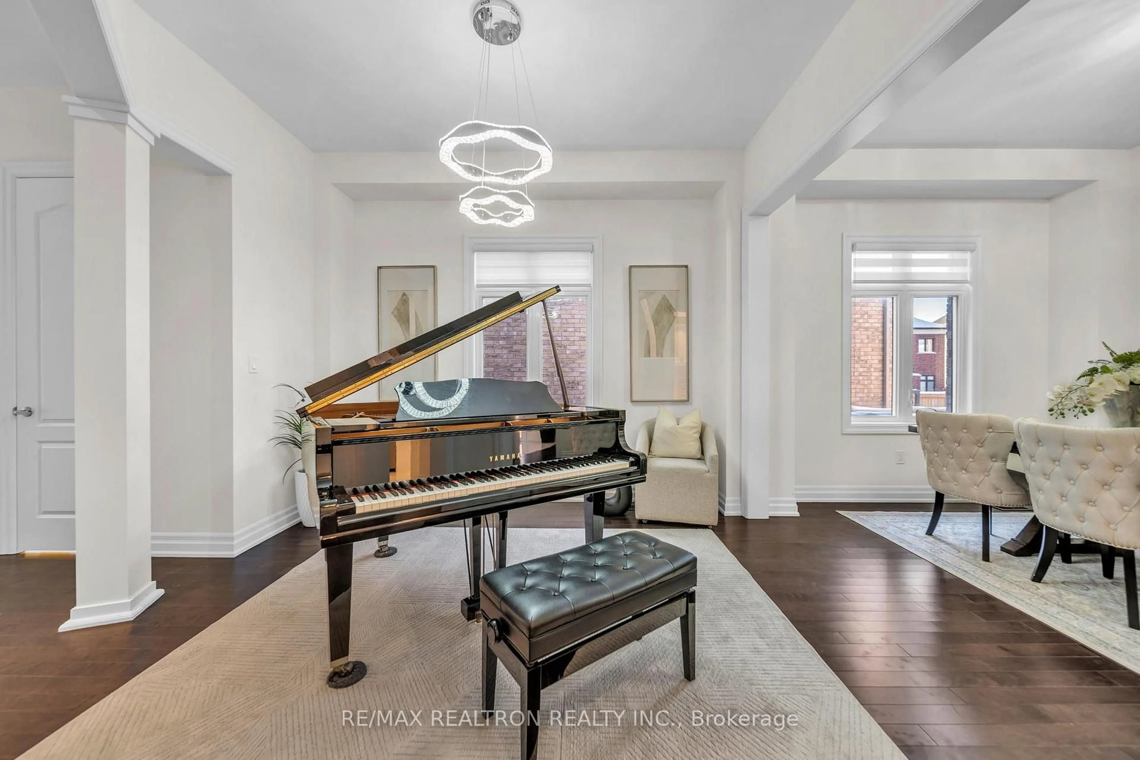 Unknown for 11 Botelho Circ, Aurora Ontario L4G 3X2