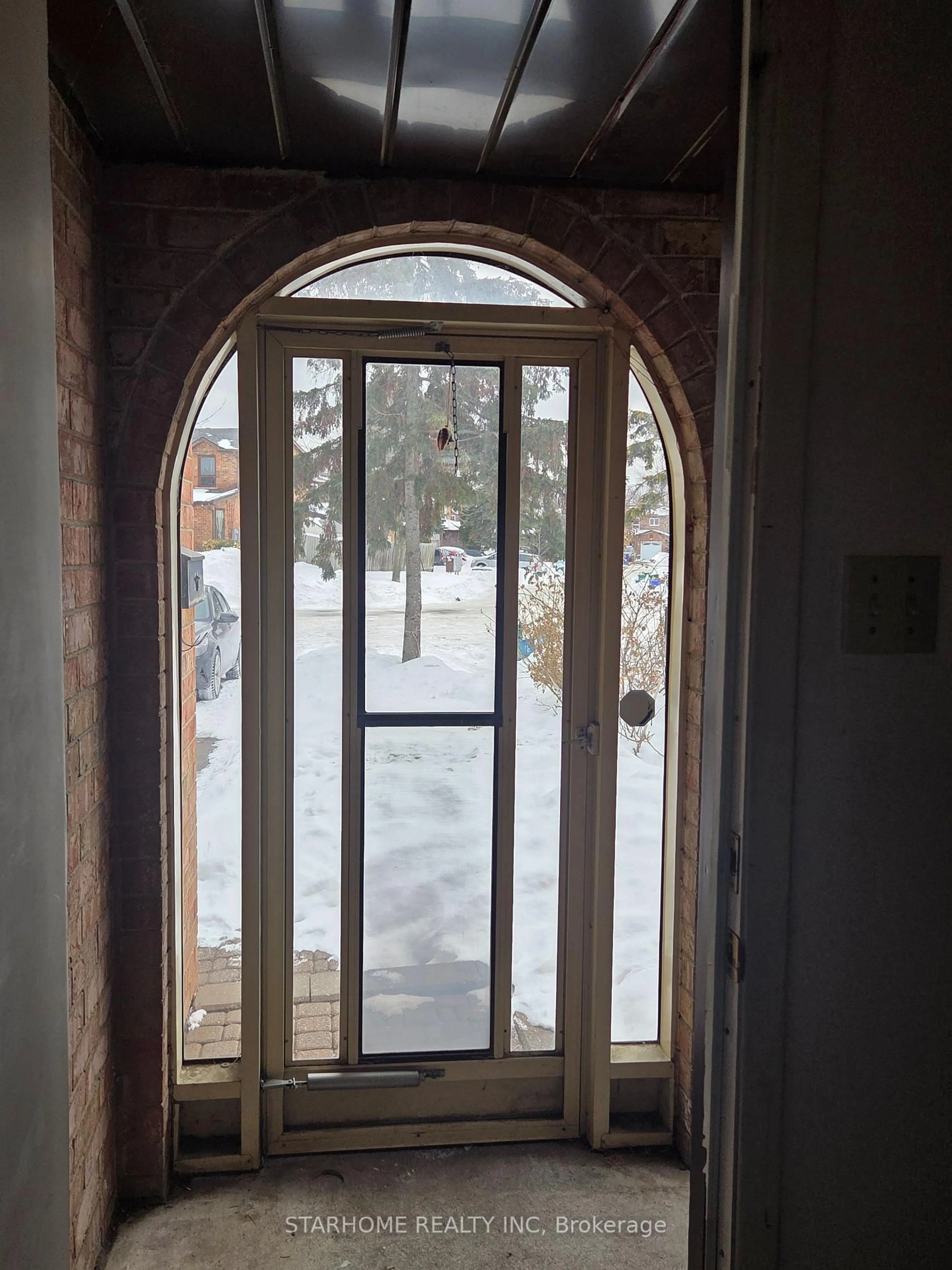 Indoor entryway for 147 Dunbar Cres, Markham Ontario L3R 6W1