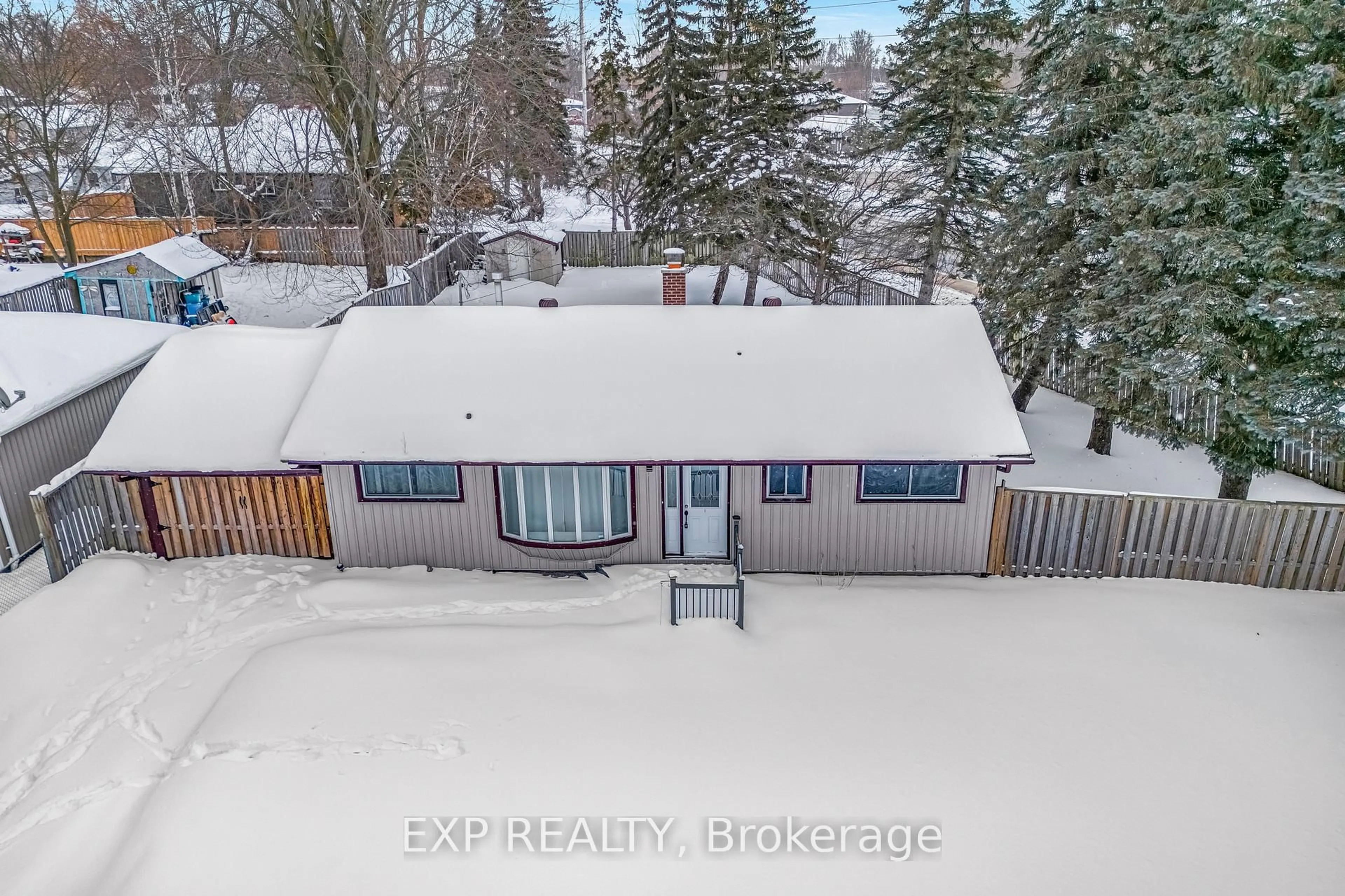 A pic from outside/outdoor area/front of a property/back of a property/a pic from drone, street for 183 Spring Rd, Georgina Ontario L4P 2K7