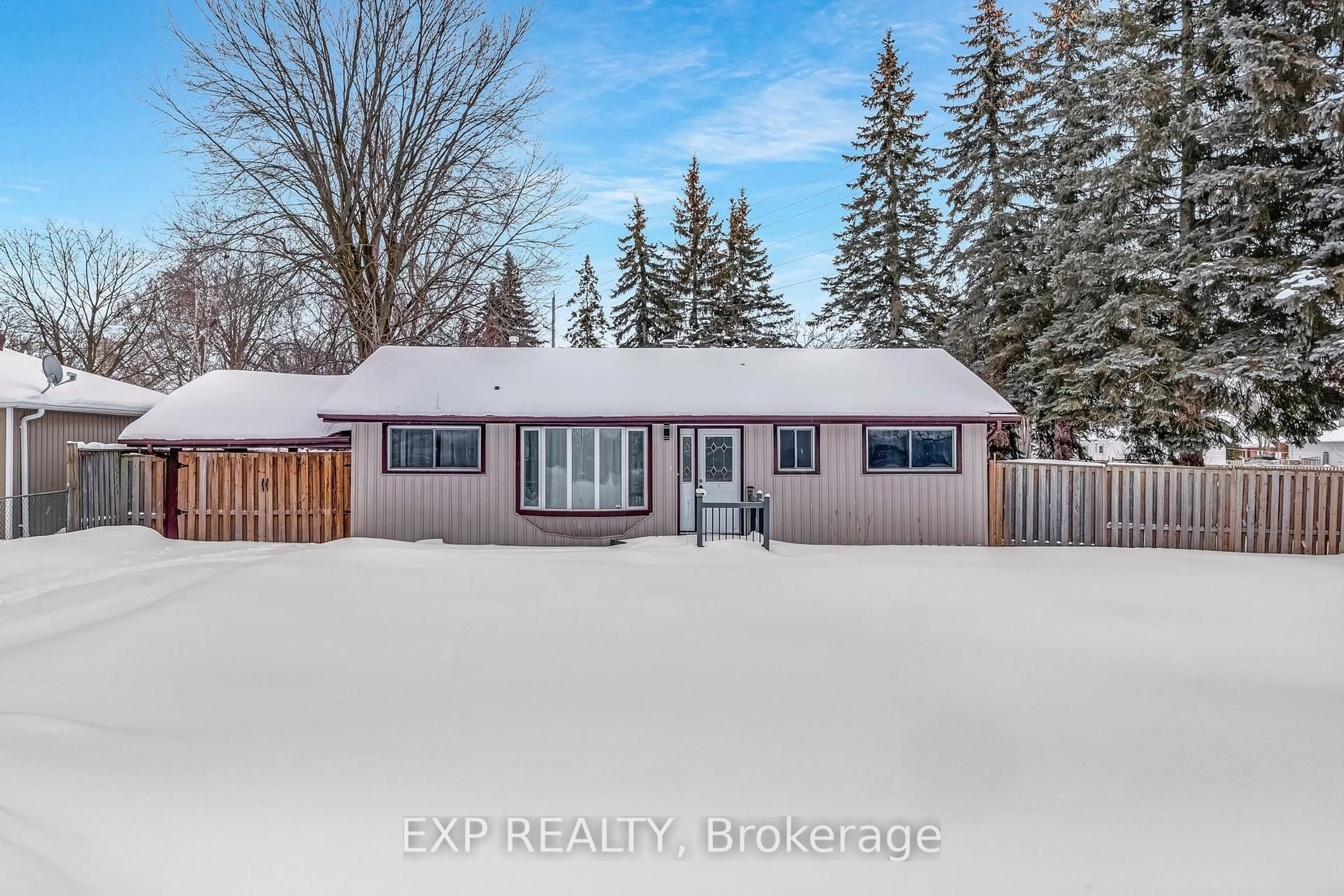A pic from outside/outdoor area/front of a property/back of a property/a pic from drone, street for 183 Spring Rd, Georgina Ontario L4P 2K7