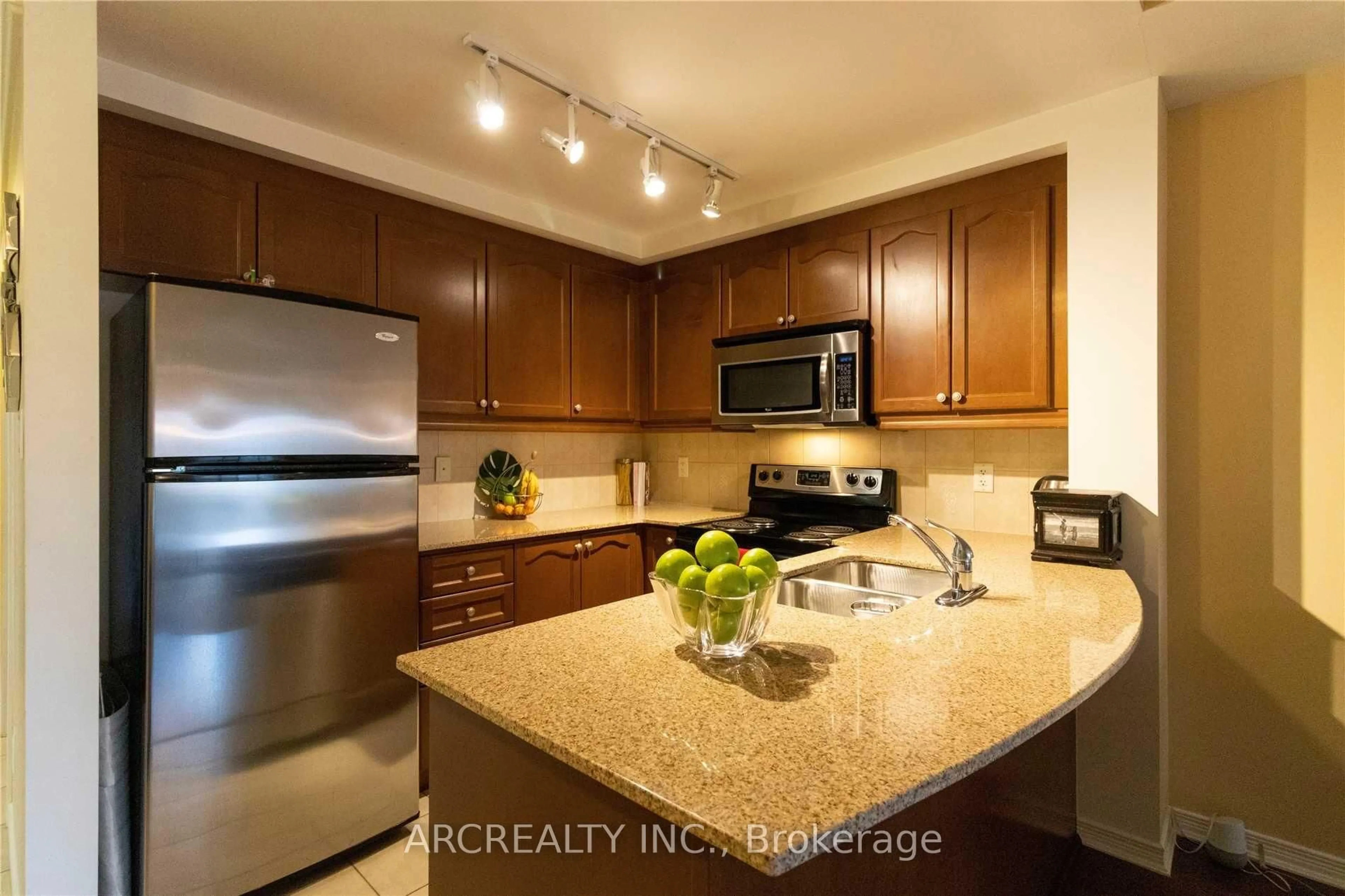 Standard kitchen, unknown for 8 Maison Parc Crt #313, Vaughan Ontario L4J 9K5