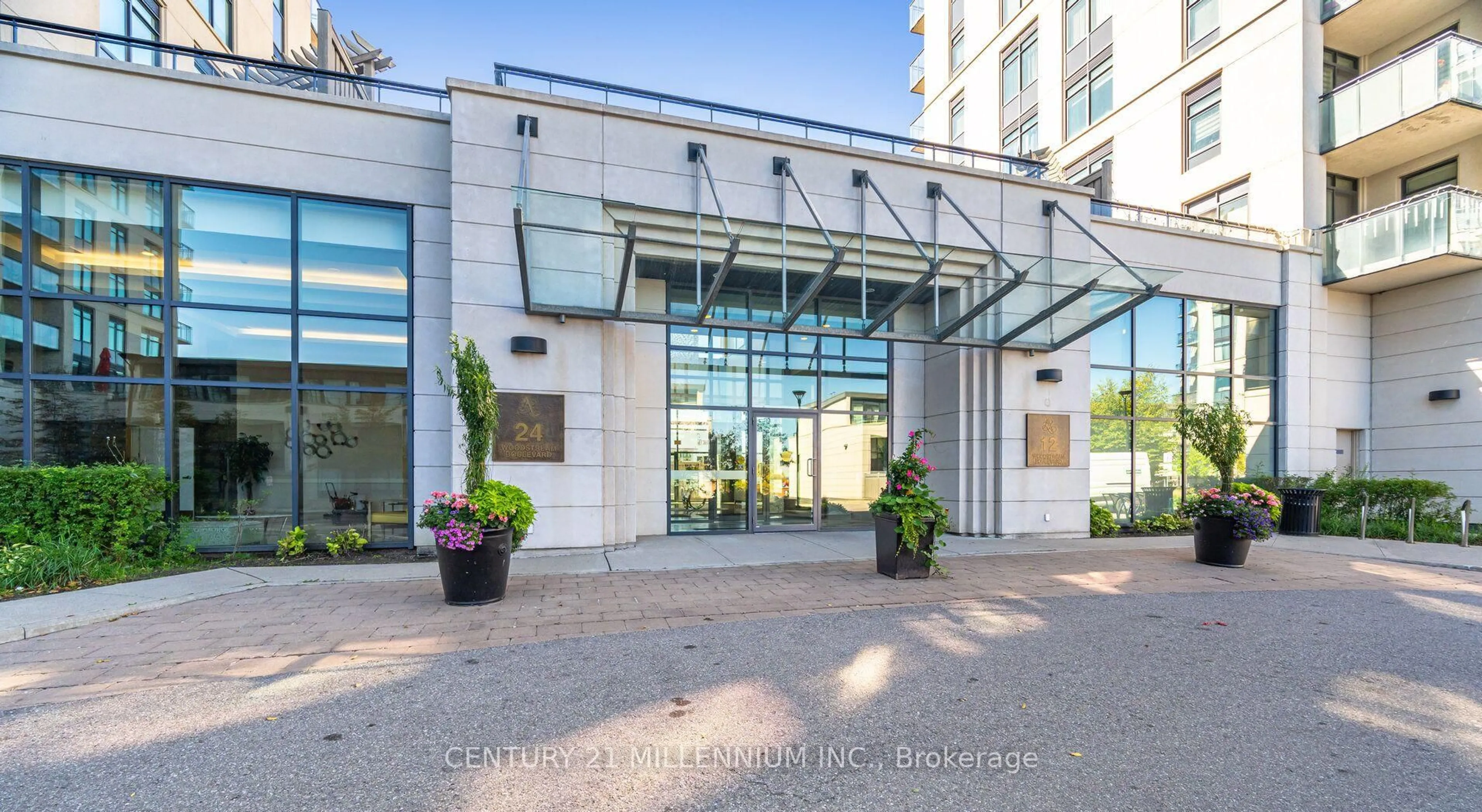 Indoor foyer for 24 Woodstream Blvd #217, Vaughan Ontario L4L 8C4