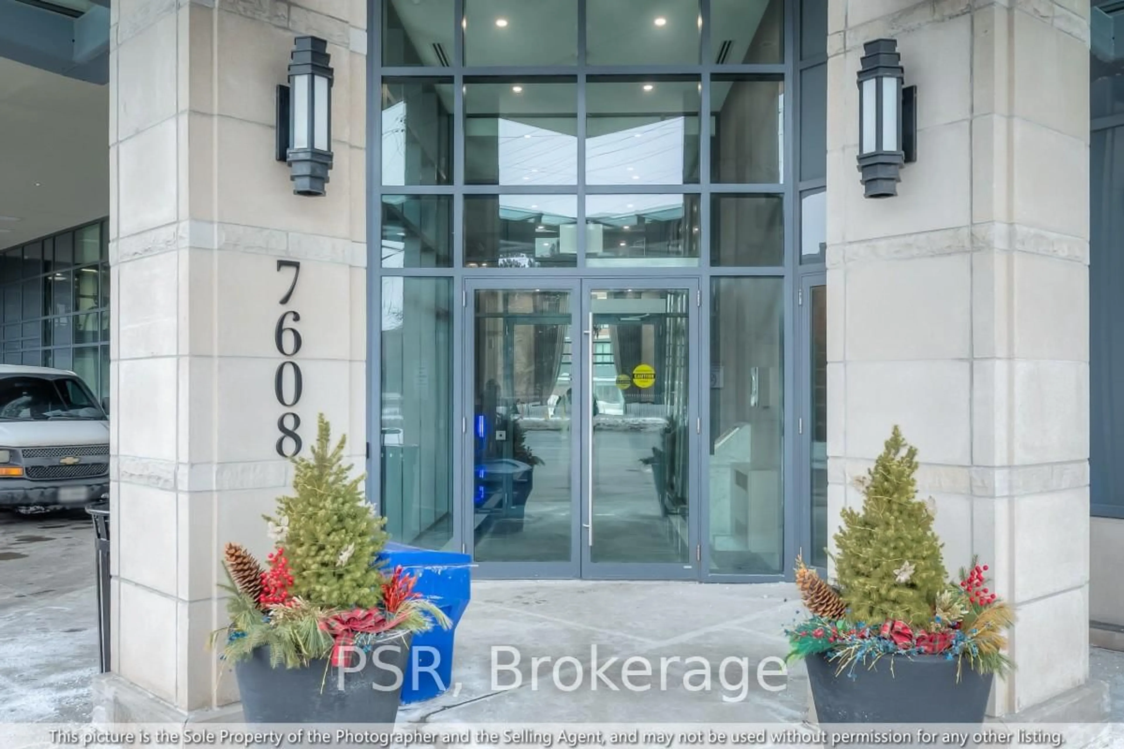 Indoor foyer for 7608 Yonge St #306, Vaughan Ontario L4J 0J5