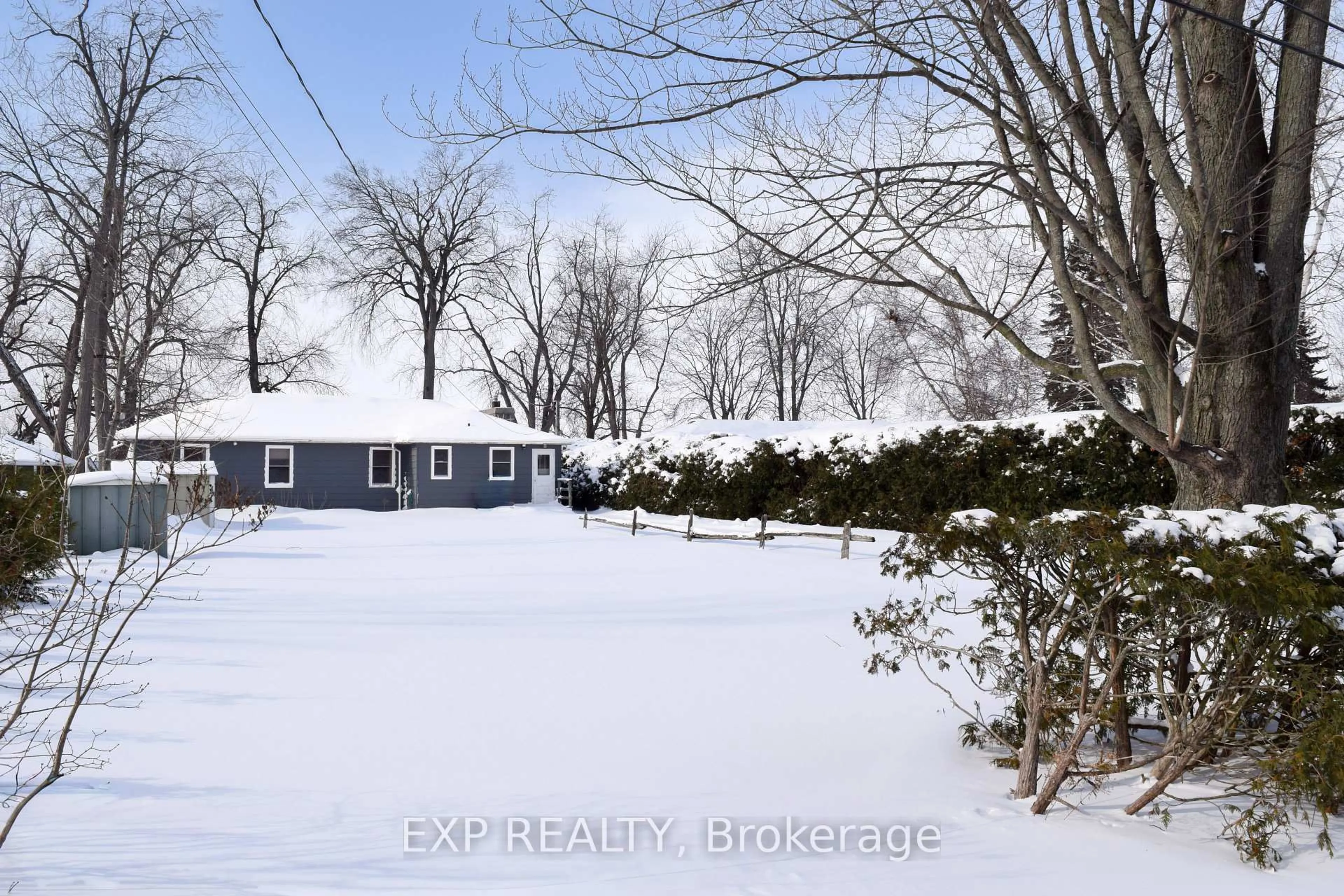 A pic from outside/outdoor area/front of a property/back of a property/a pic from drone, street for 28 McRae Beach Rd, Georgina Ontario L0E 1L0